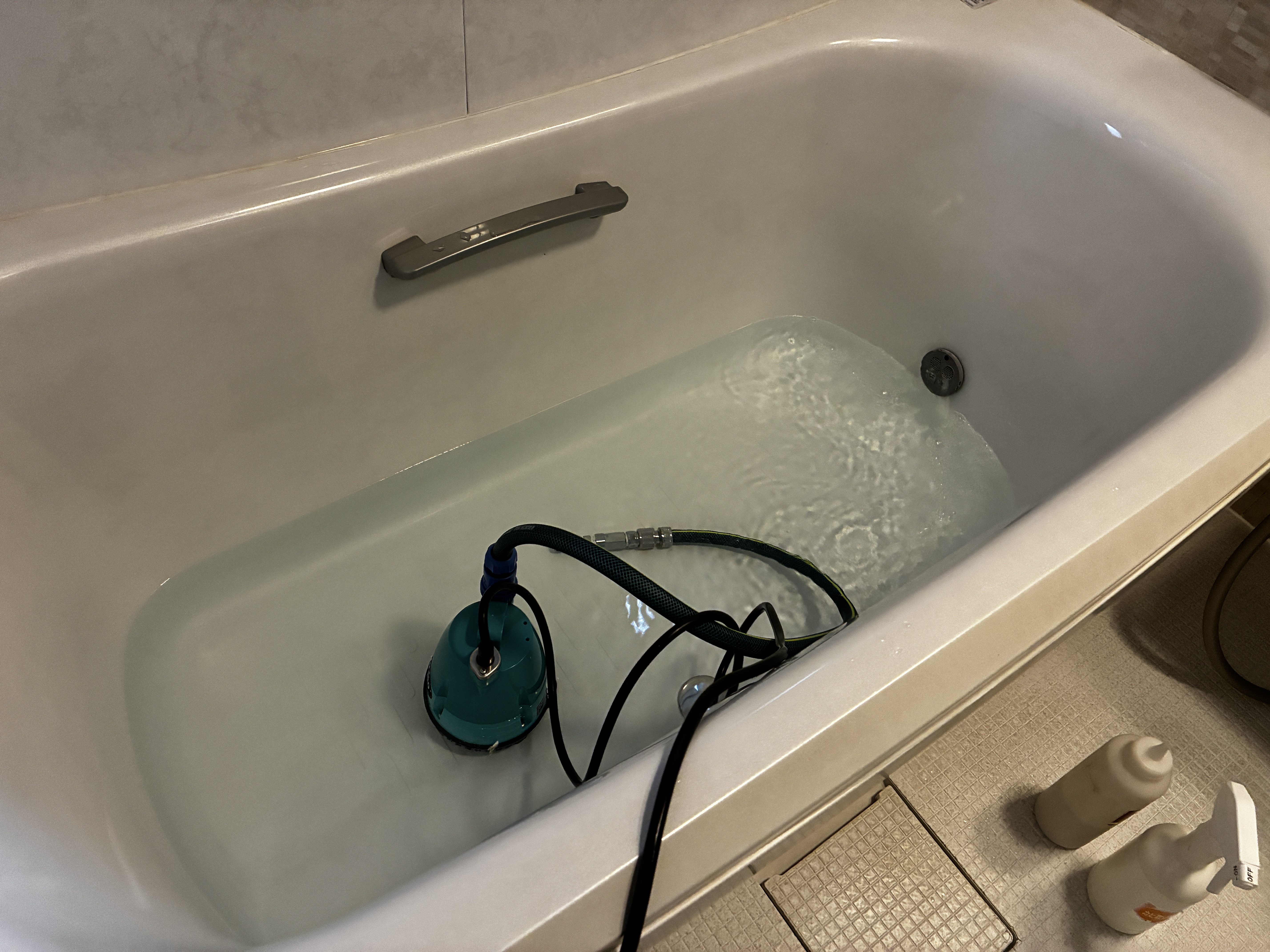 愛知県名古屋市千種区萱場の追い焚き配管除菌洗浄の作業前1