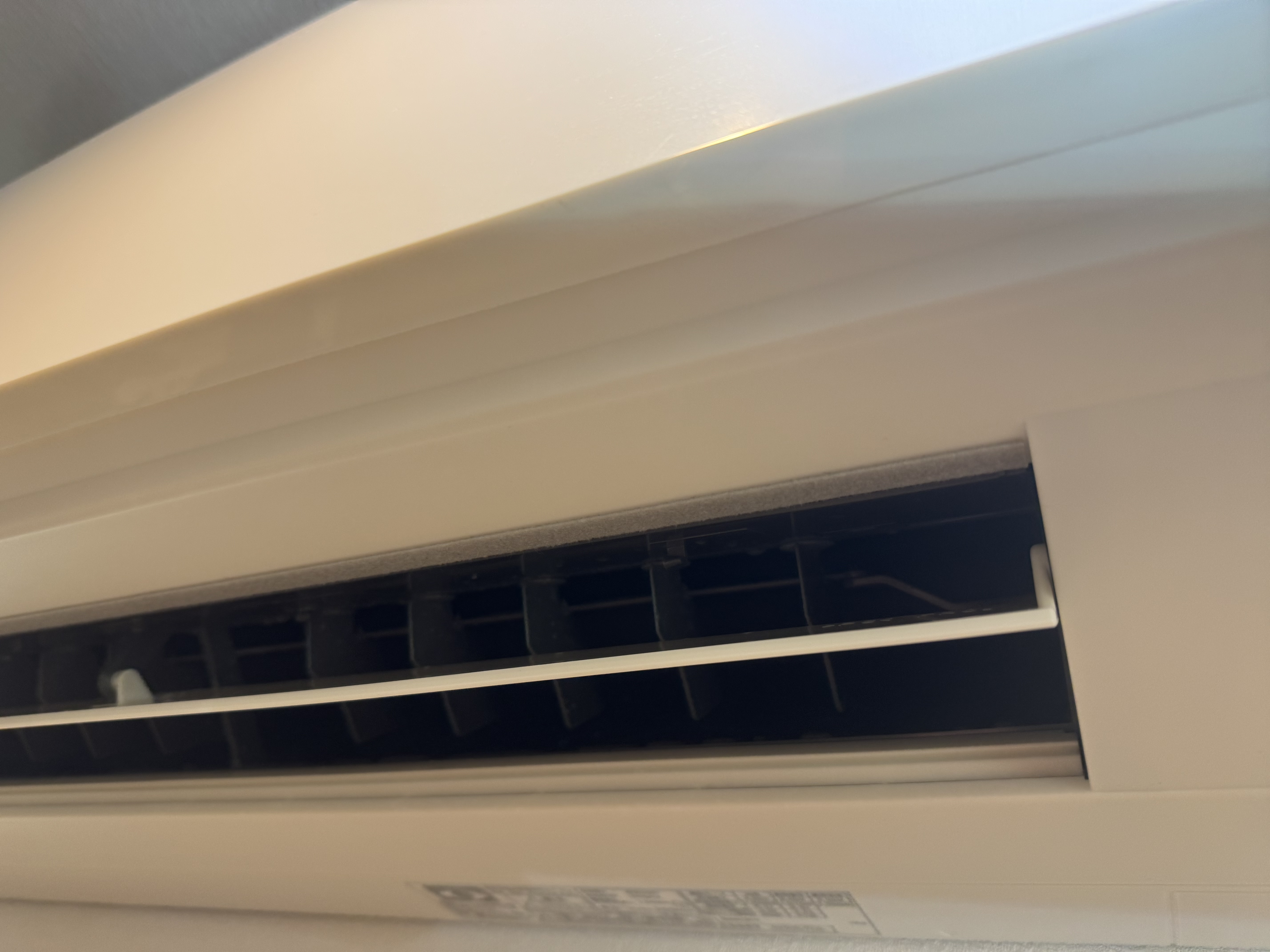 千葉県浦安市弁天の壁掛けエアコンの作業前1