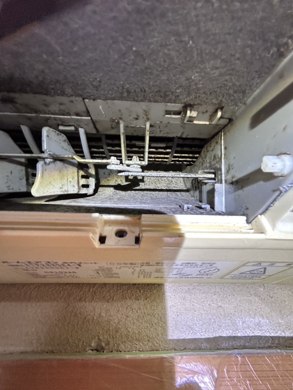 兵庫県宝塚市の壁掛けエアコンの作業前2