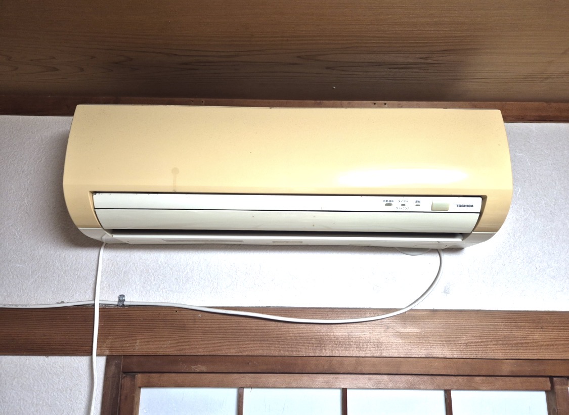 千葉県浦安市今川の壁掛けエアコンの作業前1