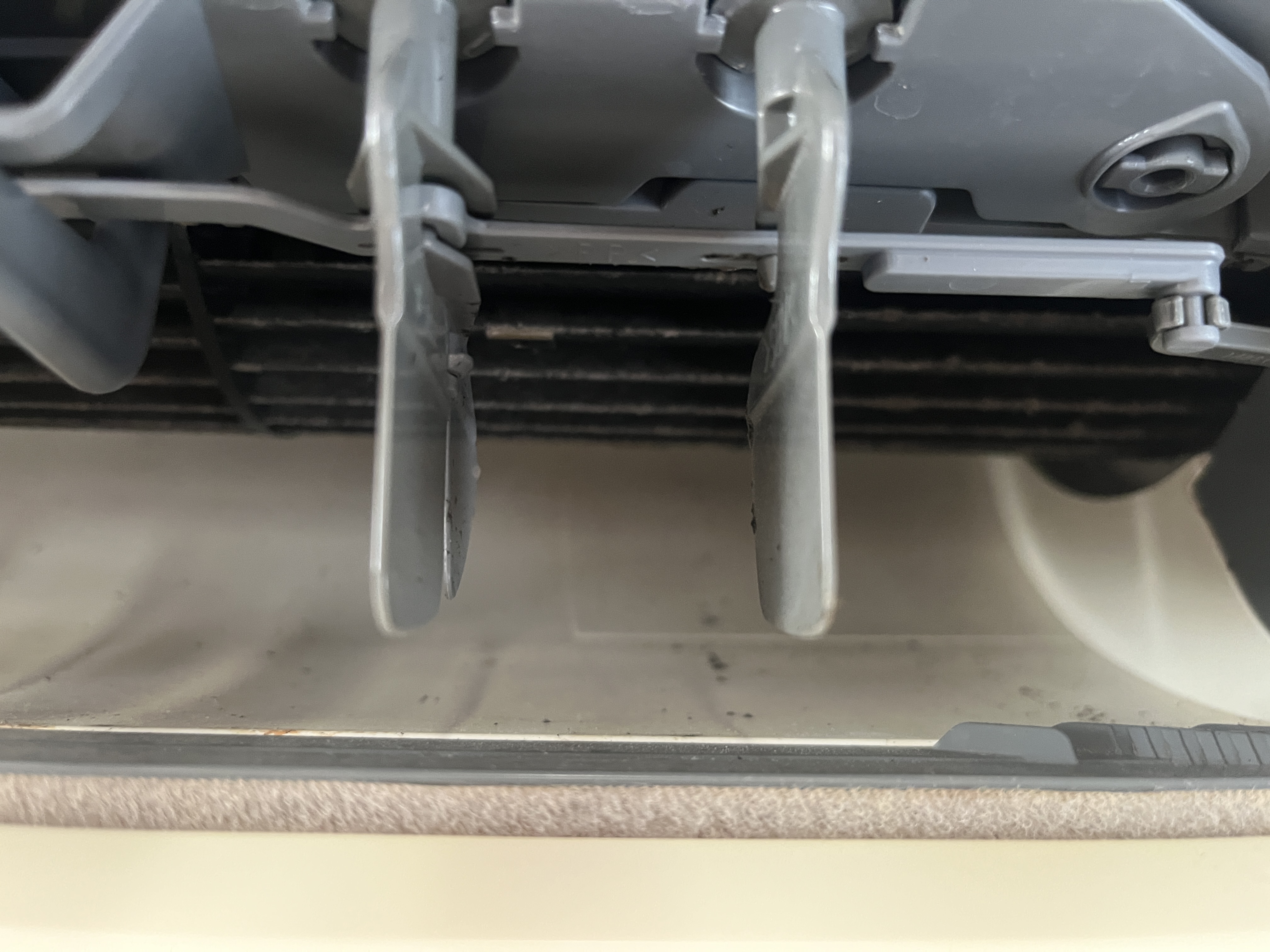 愛知県豊田市のお掃除機能付きエアコンの作業前1