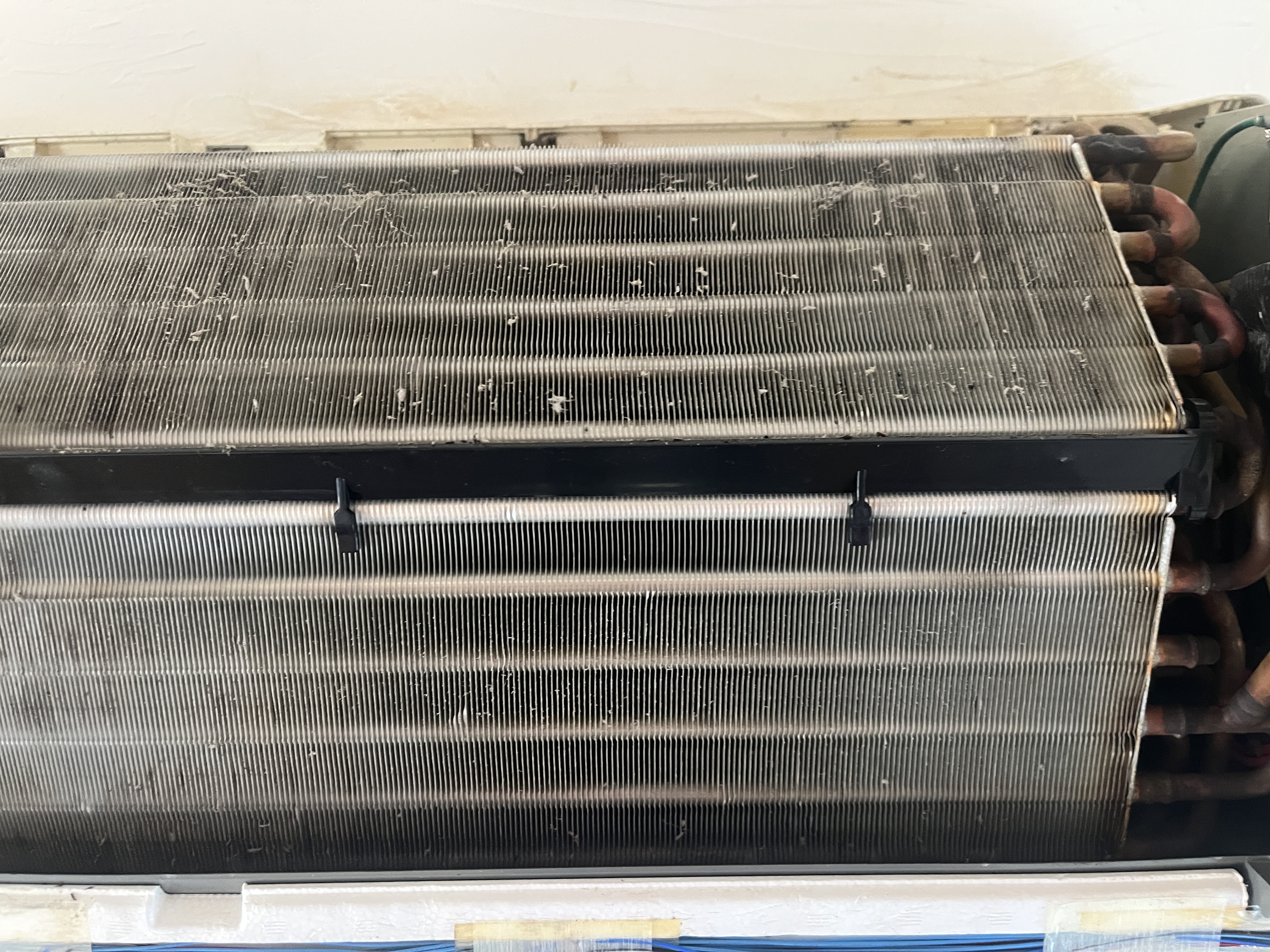 愛知県豊田市のお掃除機能付きエアコンの作業前2