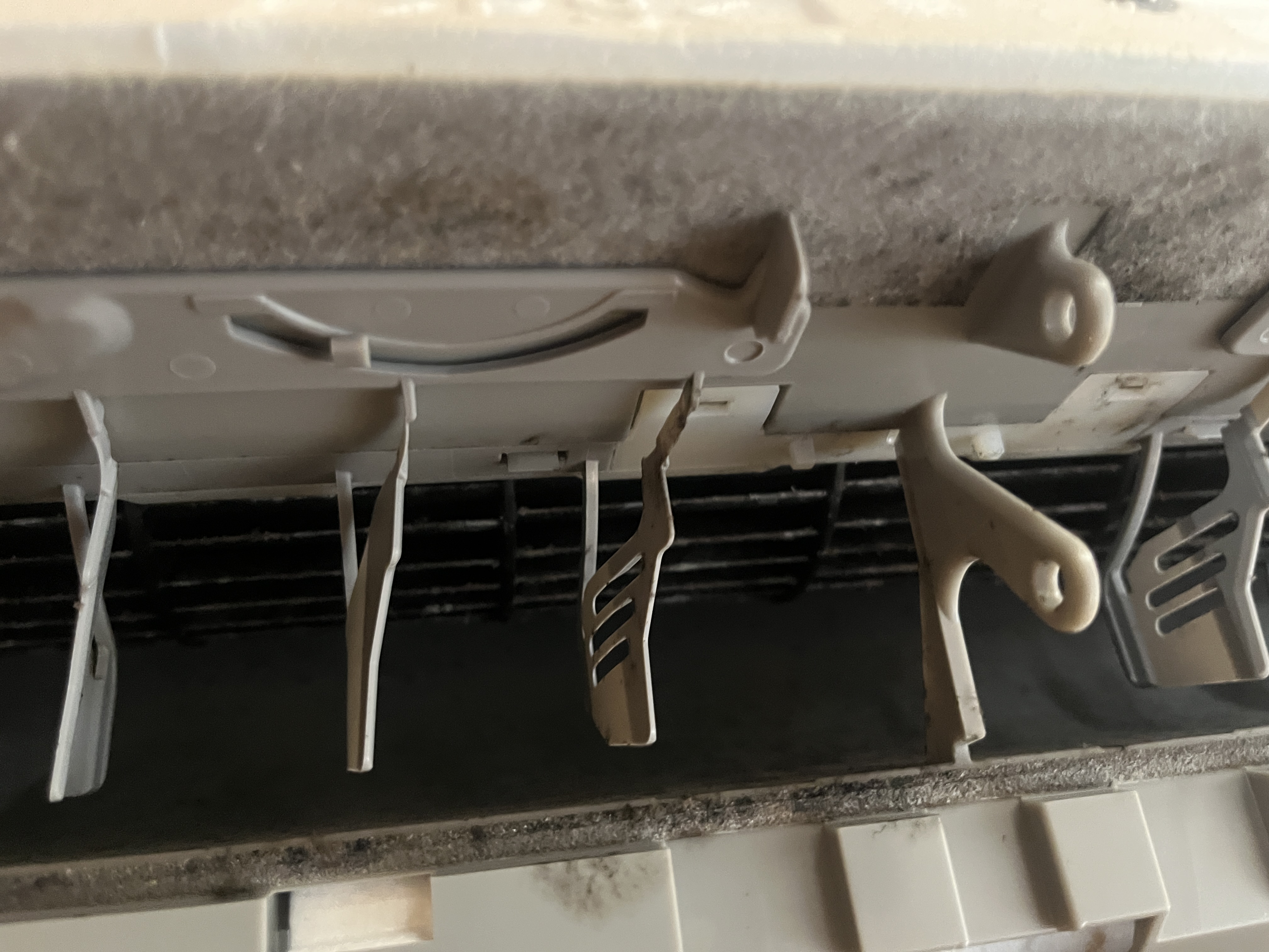 東京都足立区千住の壁掛けエアコンの作業前1