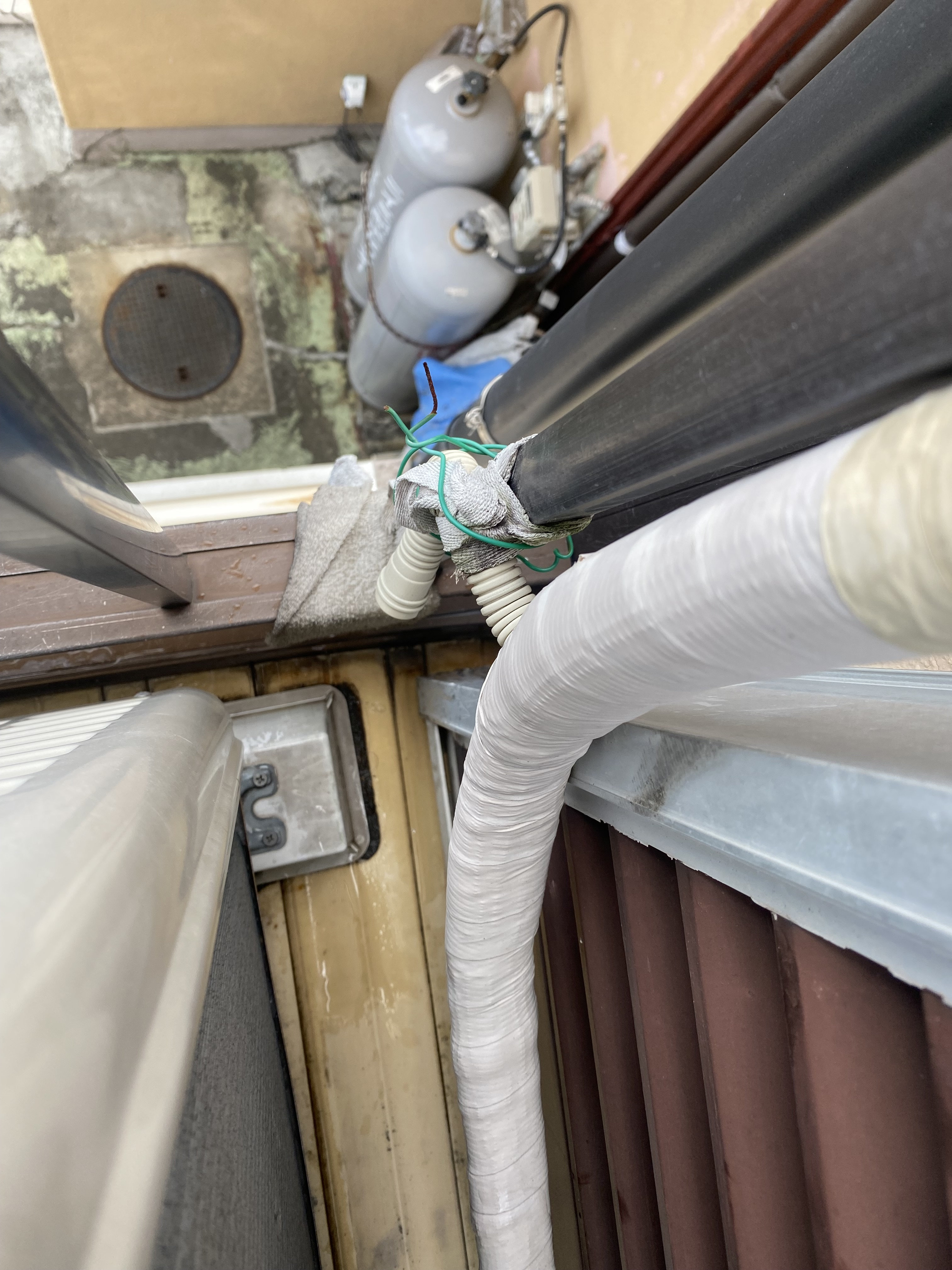 愛知県小牧市の壁掛けエアコンの作業前1