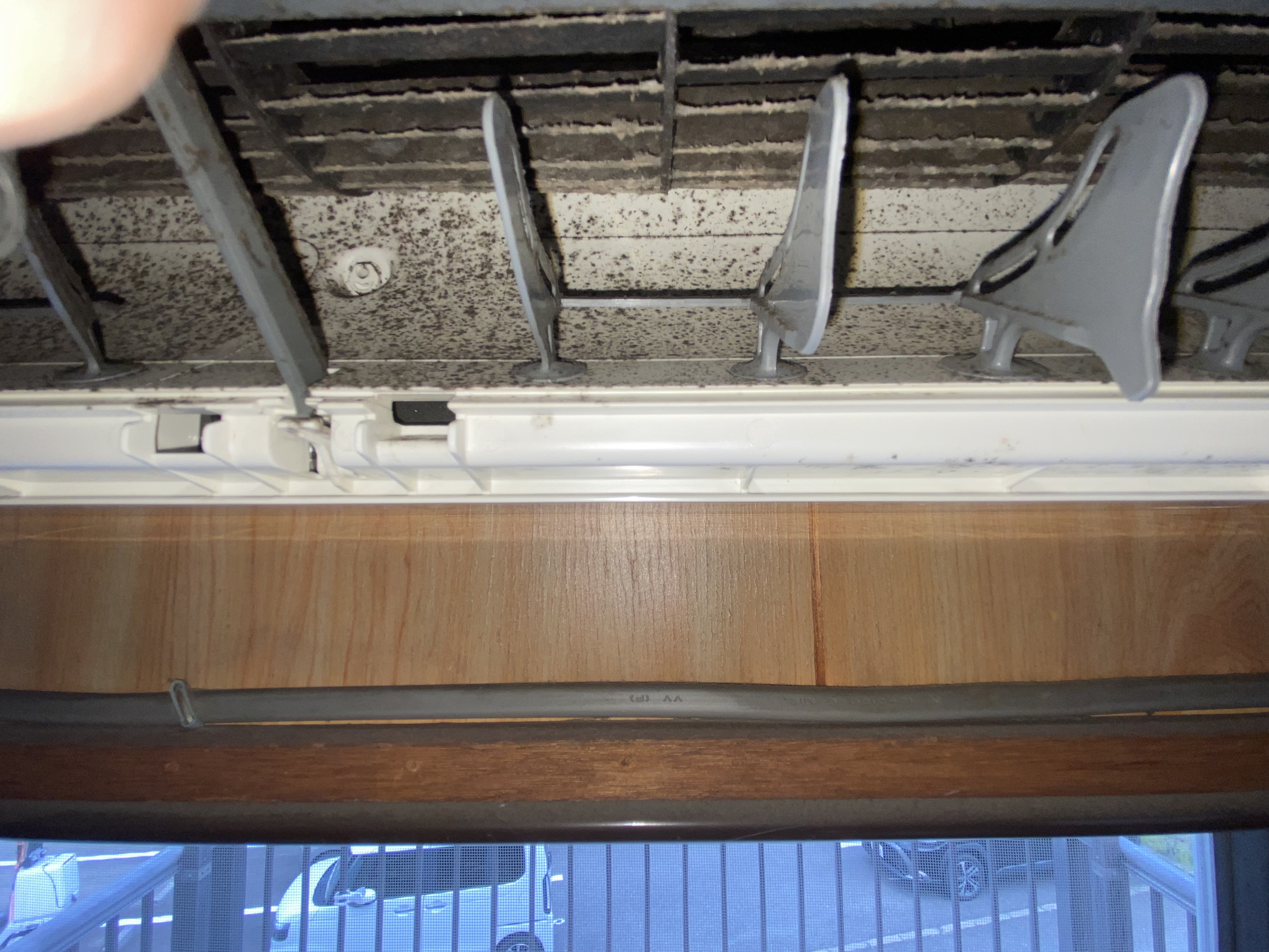 愛知県小牧市の壁掛けエアコンの作業前2