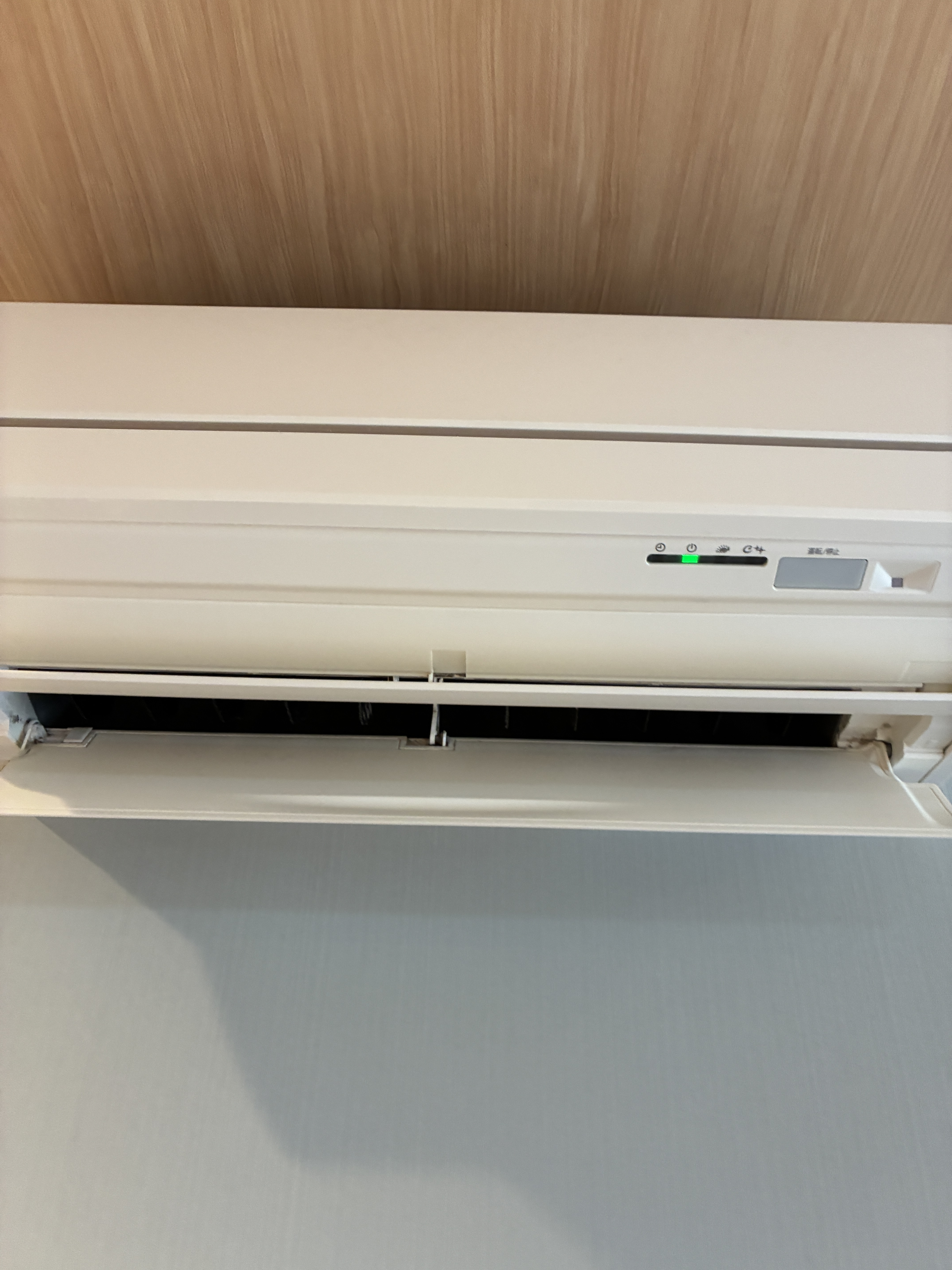 大阪府高槻市高垣町の壁掛けエアコンの作業前1