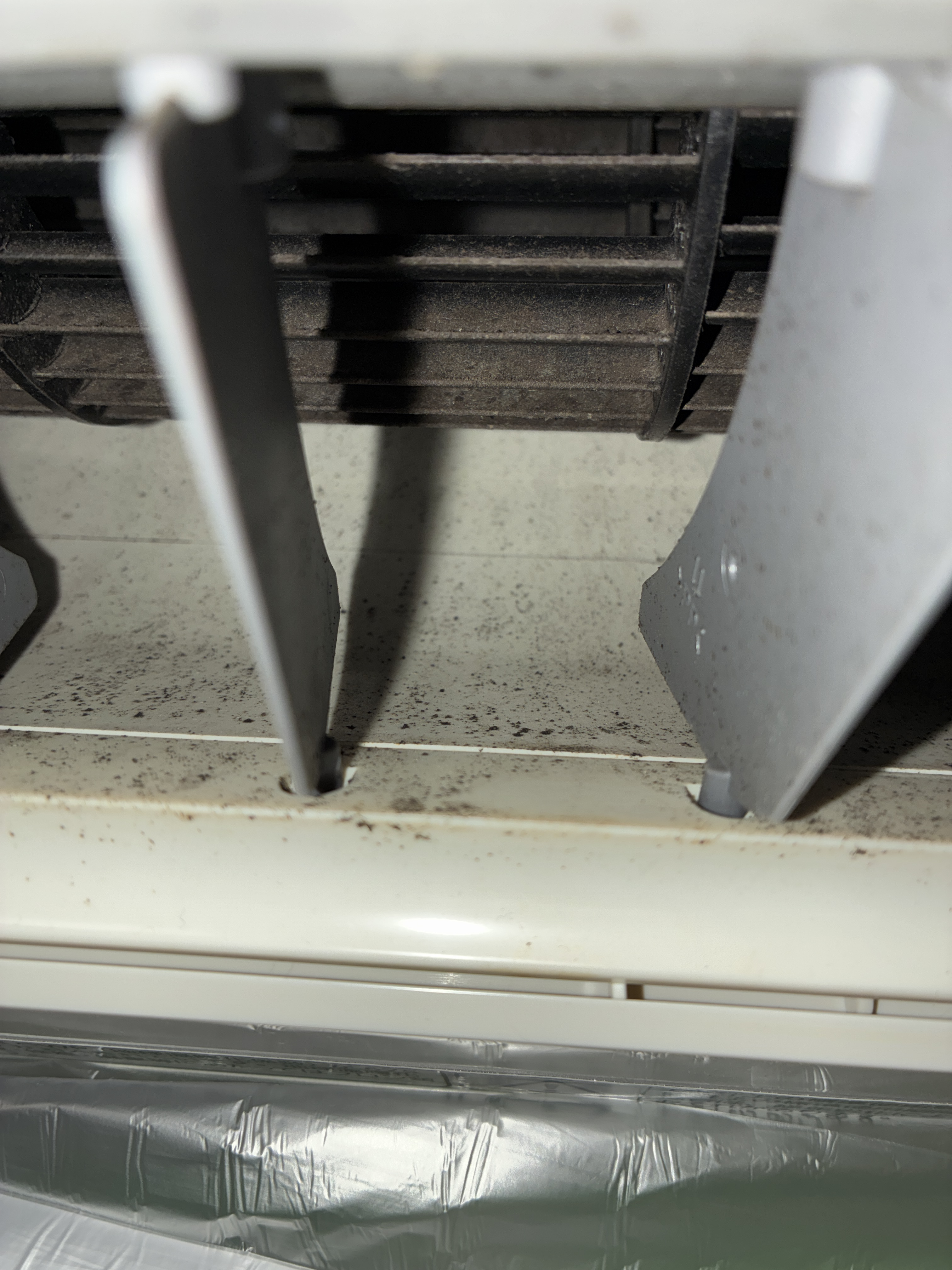 大阪府高槻市高垣町の壁掛けエアコンの作業前1