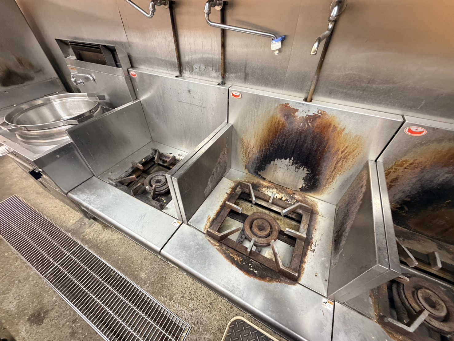 千葉県船橋市本町のキッチンクリーニングの作業前1