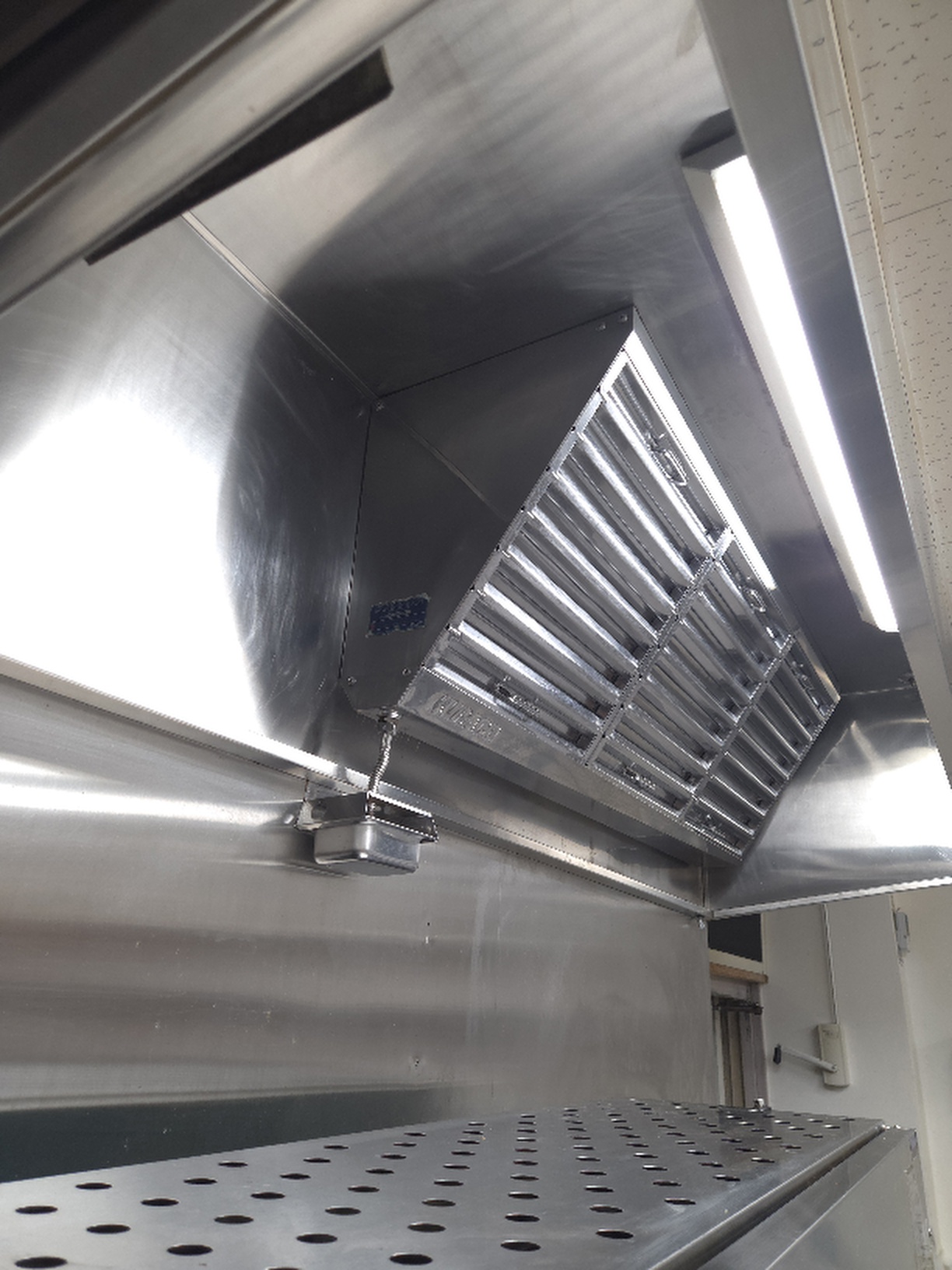 大阪府箕面市小野原東の飲食店清掃の作業後1