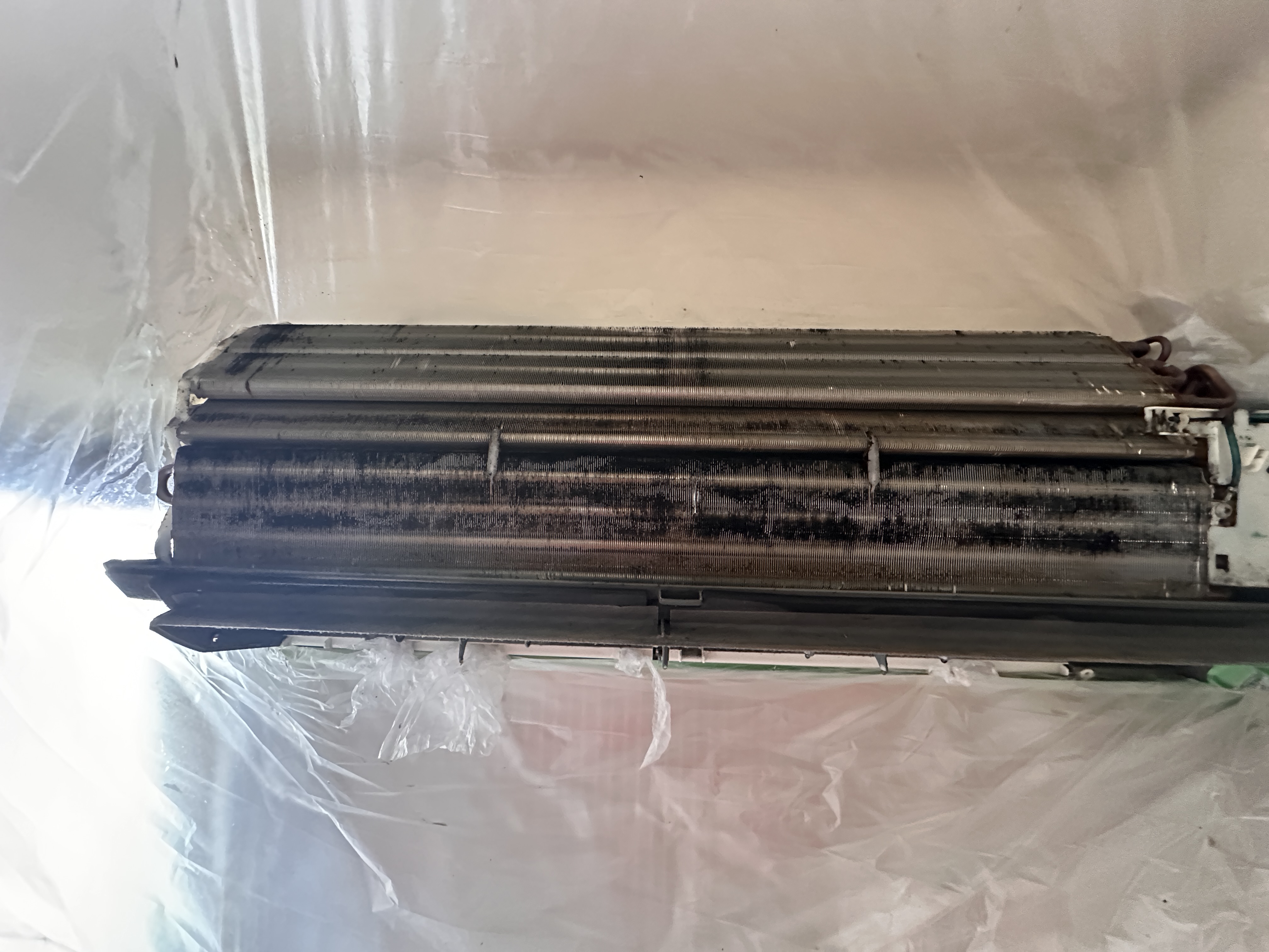 三重県鈴鹿市の壁掛けエアコンの作業前2