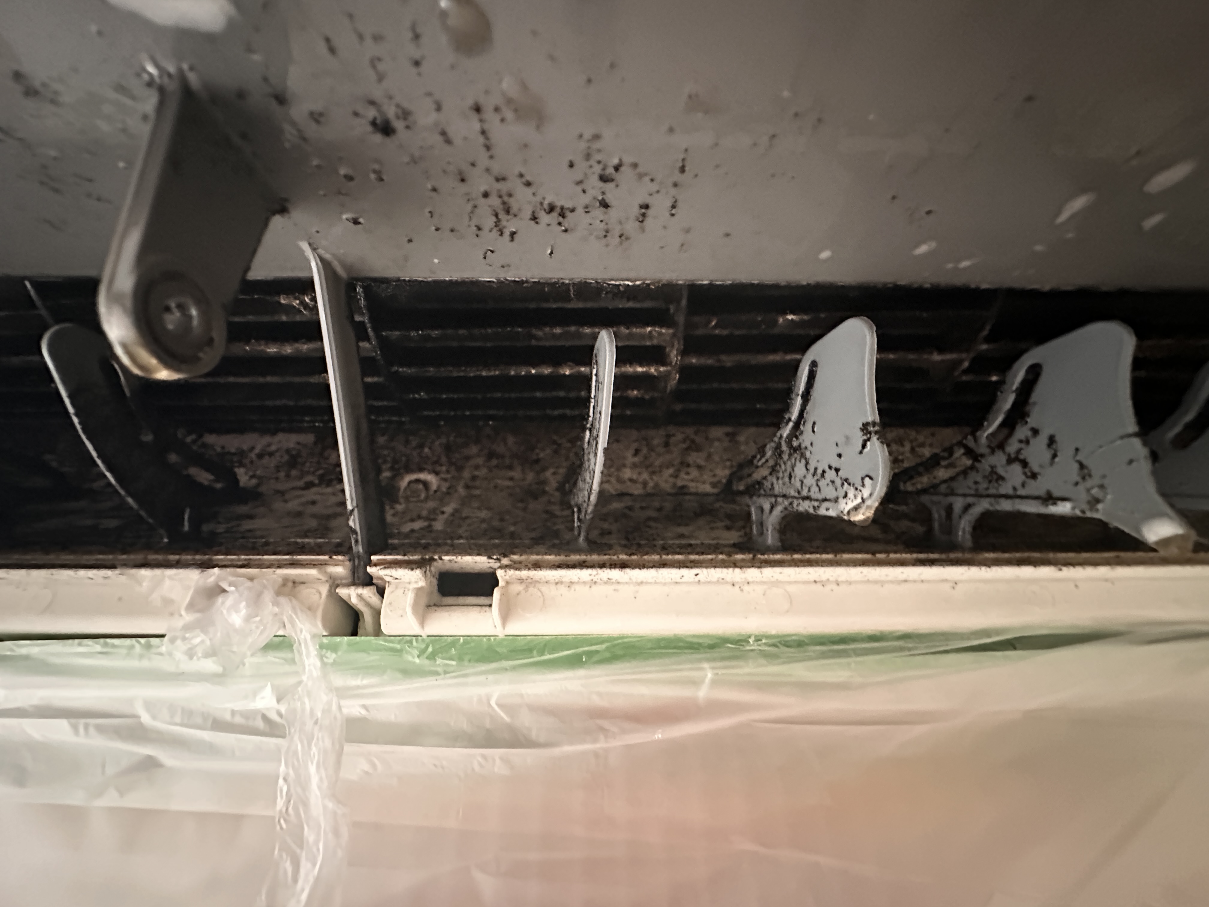 三重県鈴鹿市の壁掛けエアコンの作業前3