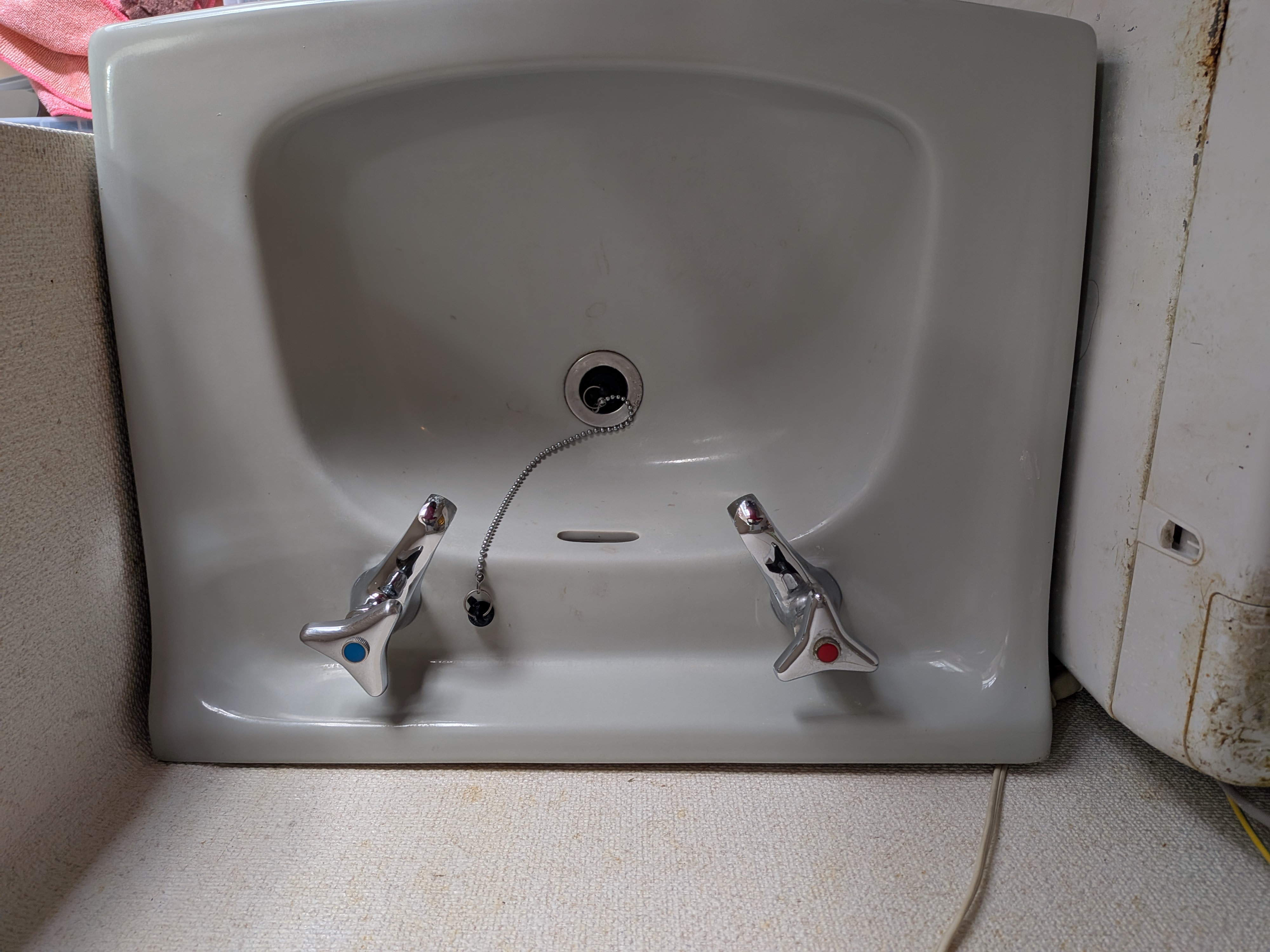 神奈川県横浜市旭区都岡の洗面所クリーニングの作業後1