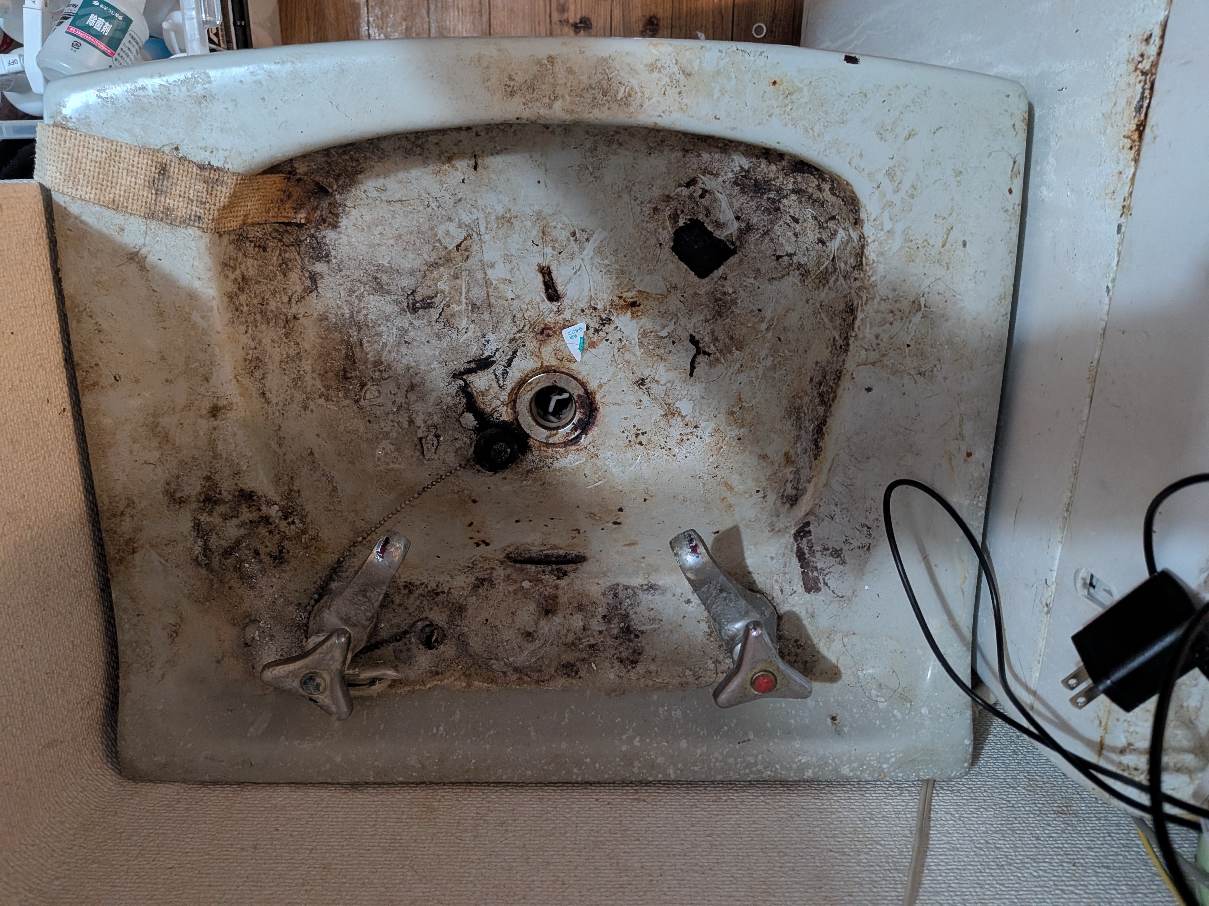 神奈川県横浜市旭区都岡の洗面所クリーニングの作業前1