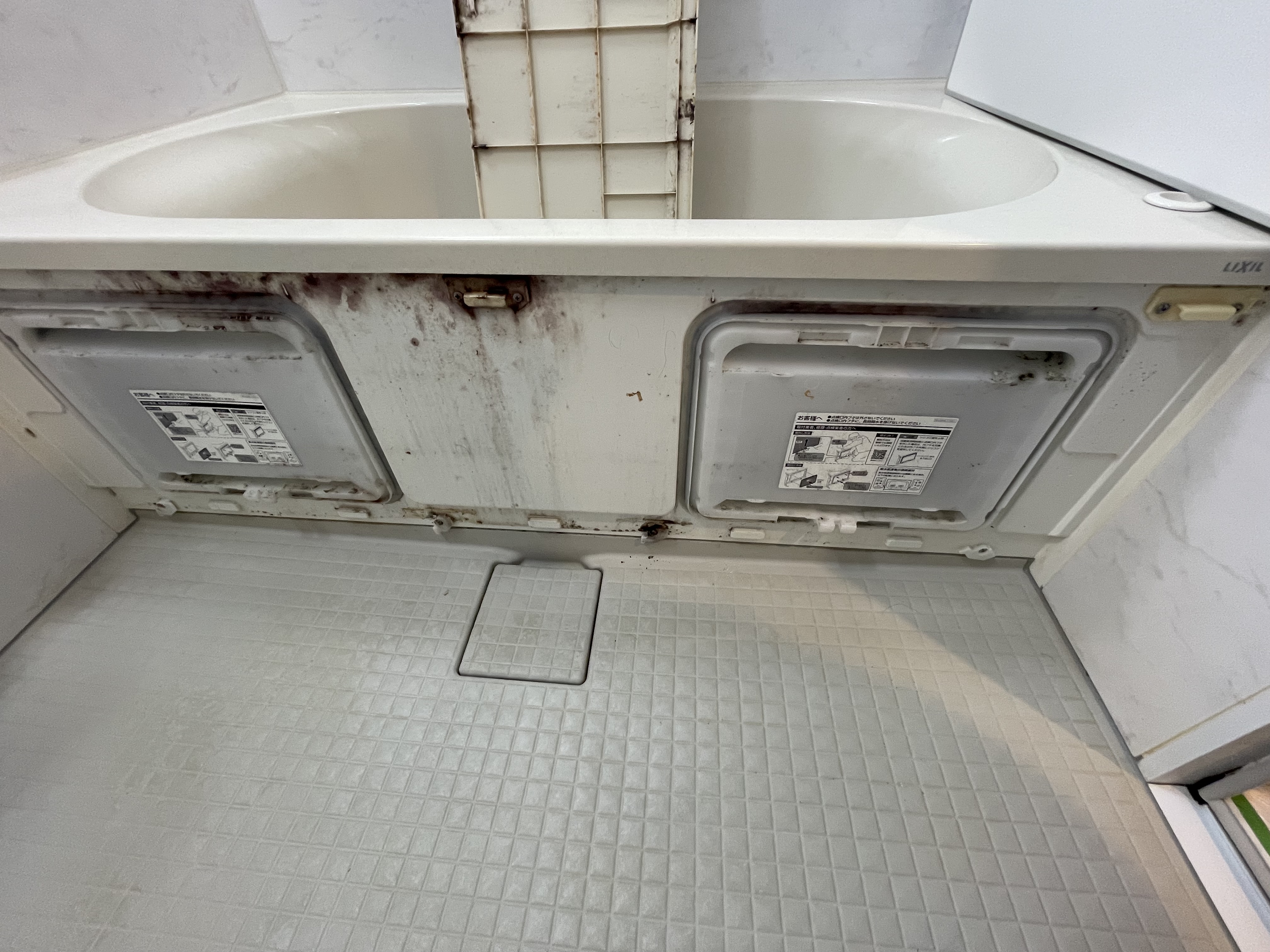 東京都大田区の浴室・お風呂クリーニングの作業前1