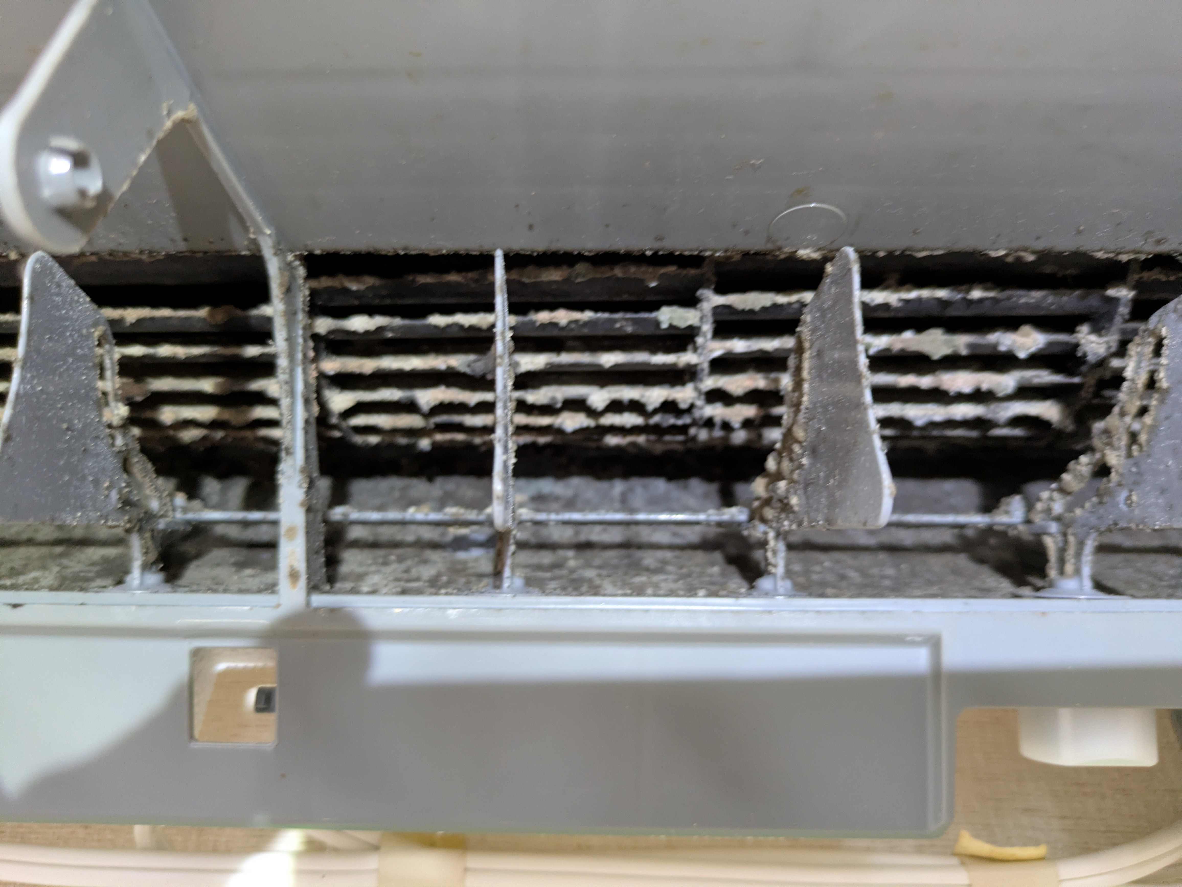 埼玉県さいたま市岩槻区本丸の壁掛けエアコンの作業前1