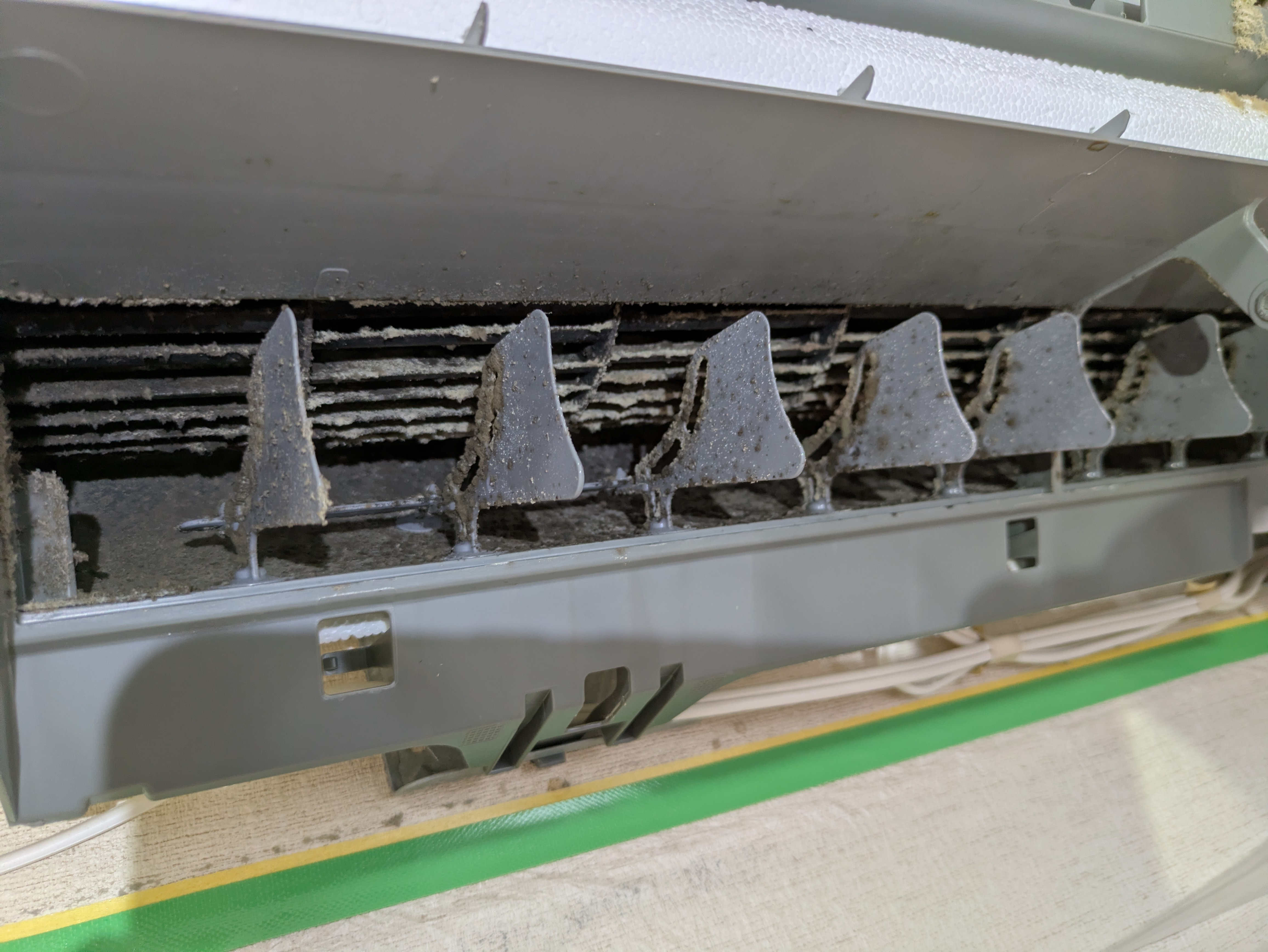 埼玉県さいたま市岩槻区本丸の壁掛けエアコンの作業前2