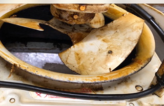 東京都世田谷区祖師谷のレンジフードクリーニングの作業前1