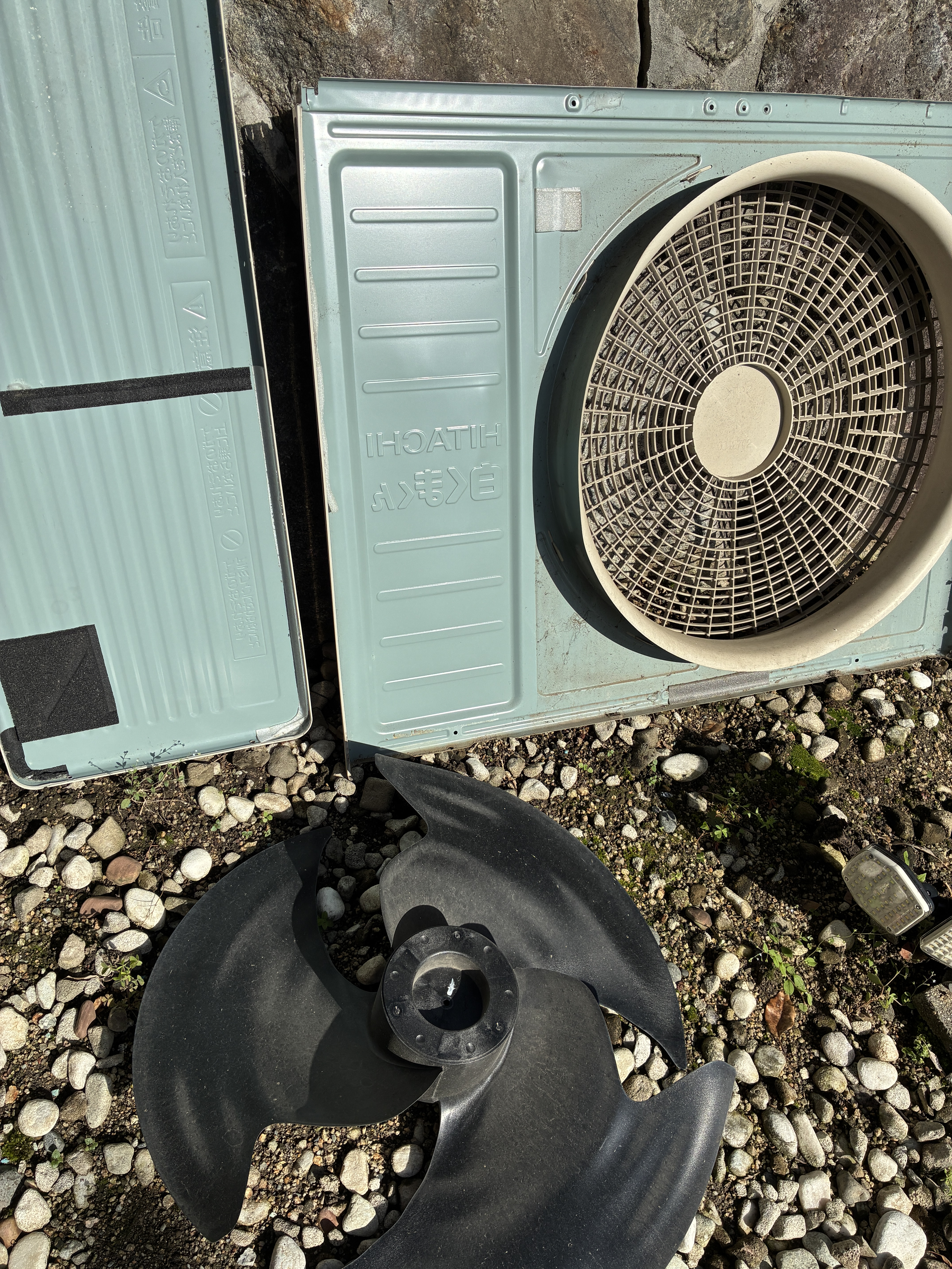 大阪府東大阪市西石切の壁掛けエアコンの作業前2