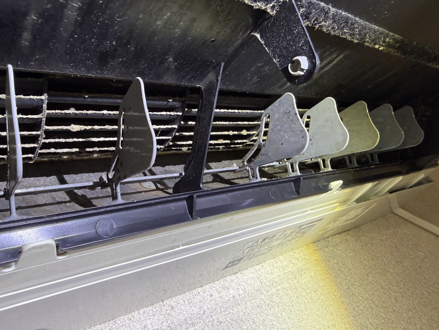 東京都足立区江北のお掃除機能付きエアコンの作業前3