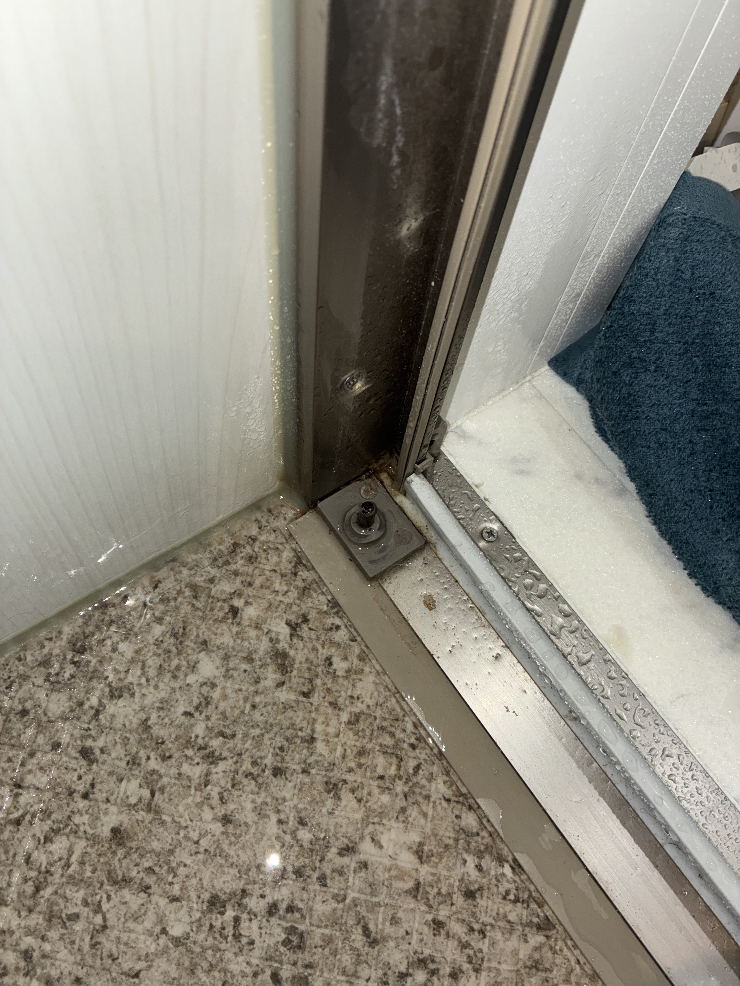 大阪府大阪狭山市の浴室・お風呂クリーニングの作業前3