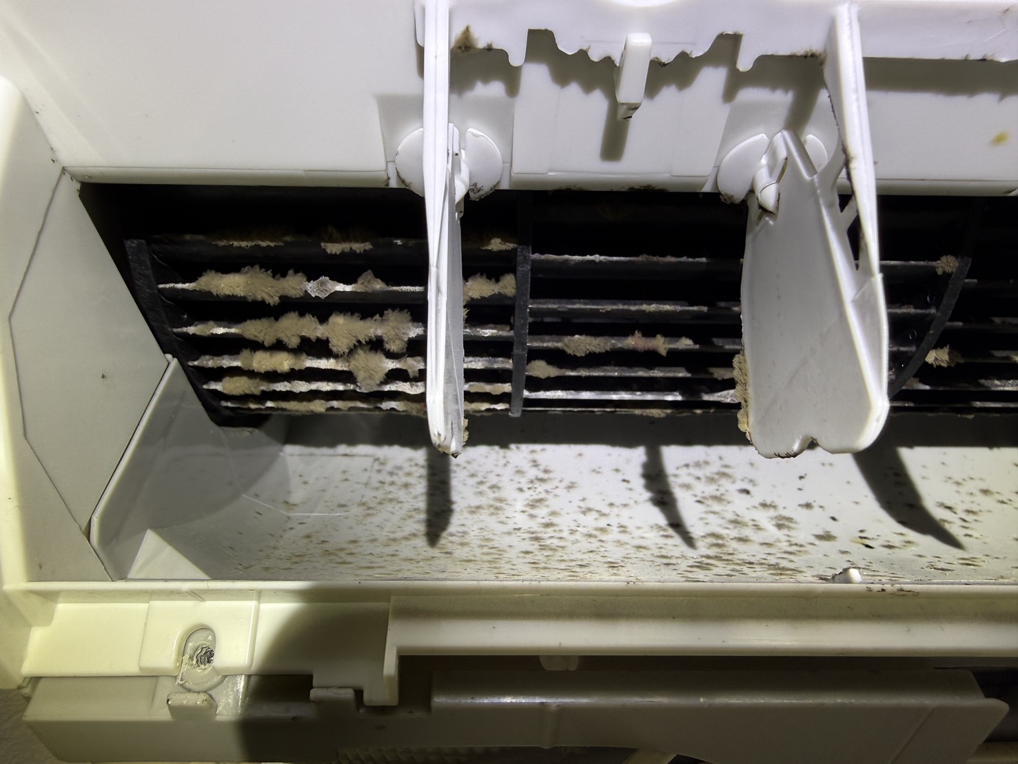 東京都足立区綾瀬の壁掛けエアコンの作業前1