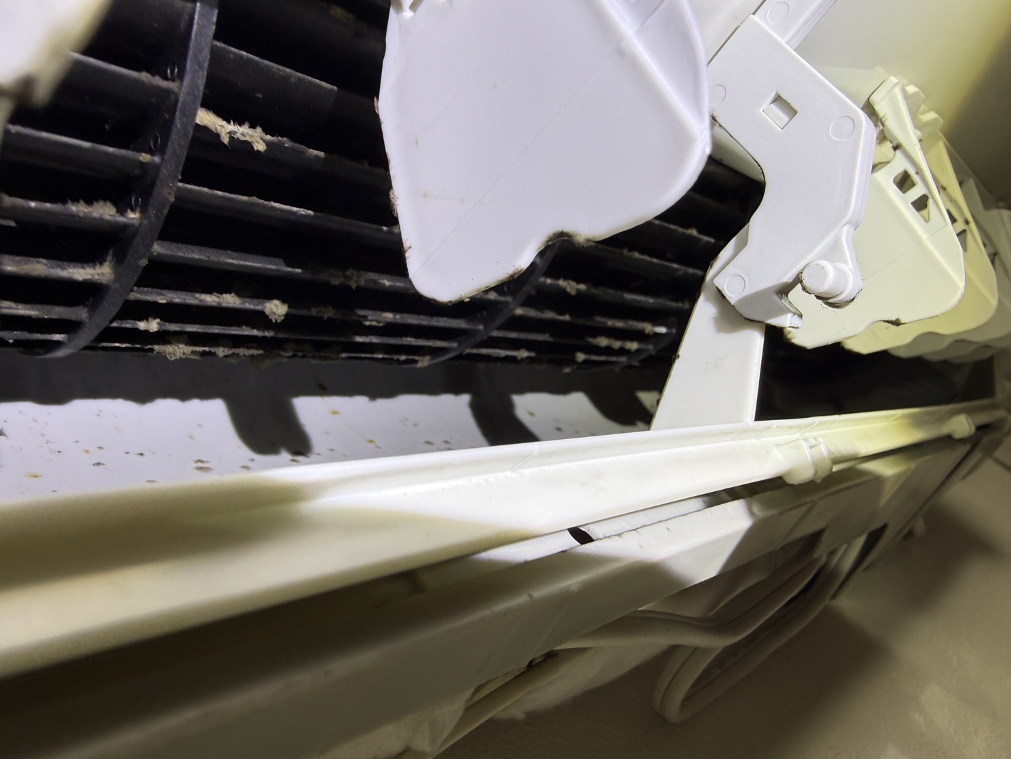 東京都足立区綾瀬の壁掛けエアコンの作業前2