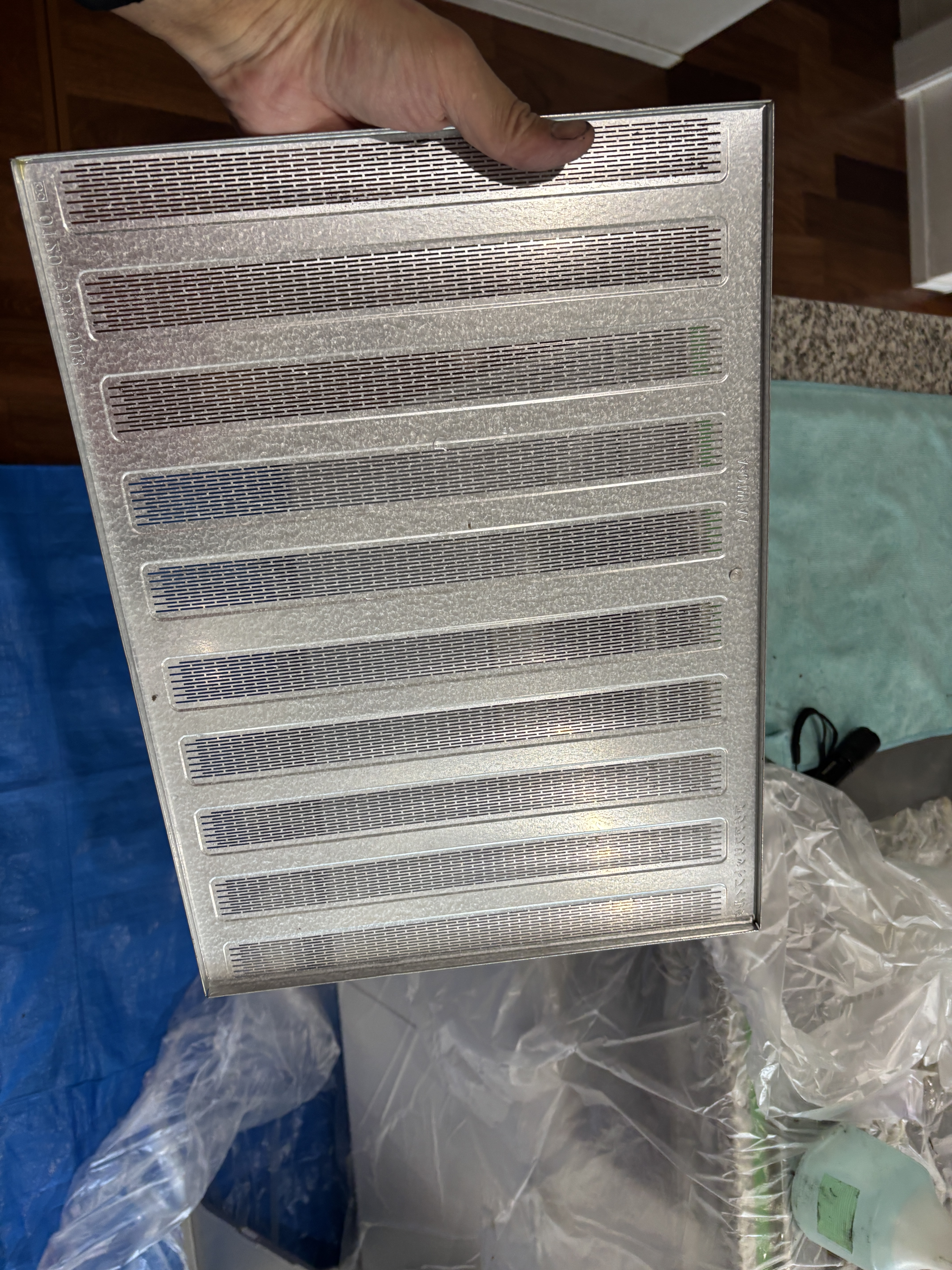 滋賀県近江八幡市中村町のレンジフードクリーニングの作業後1