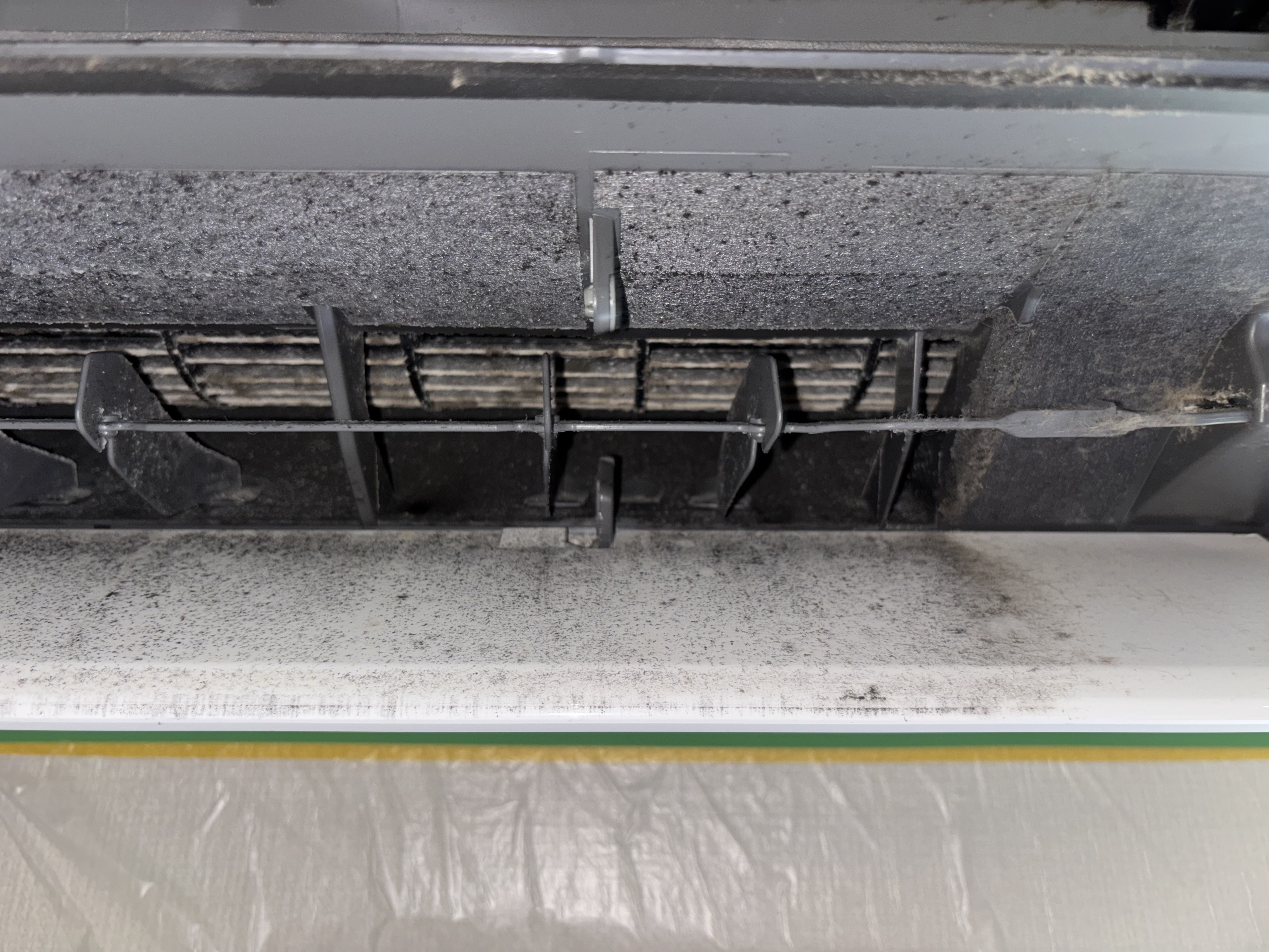 埼玉県さいたま市岩槻区の壁掛けエアコンの作業前2