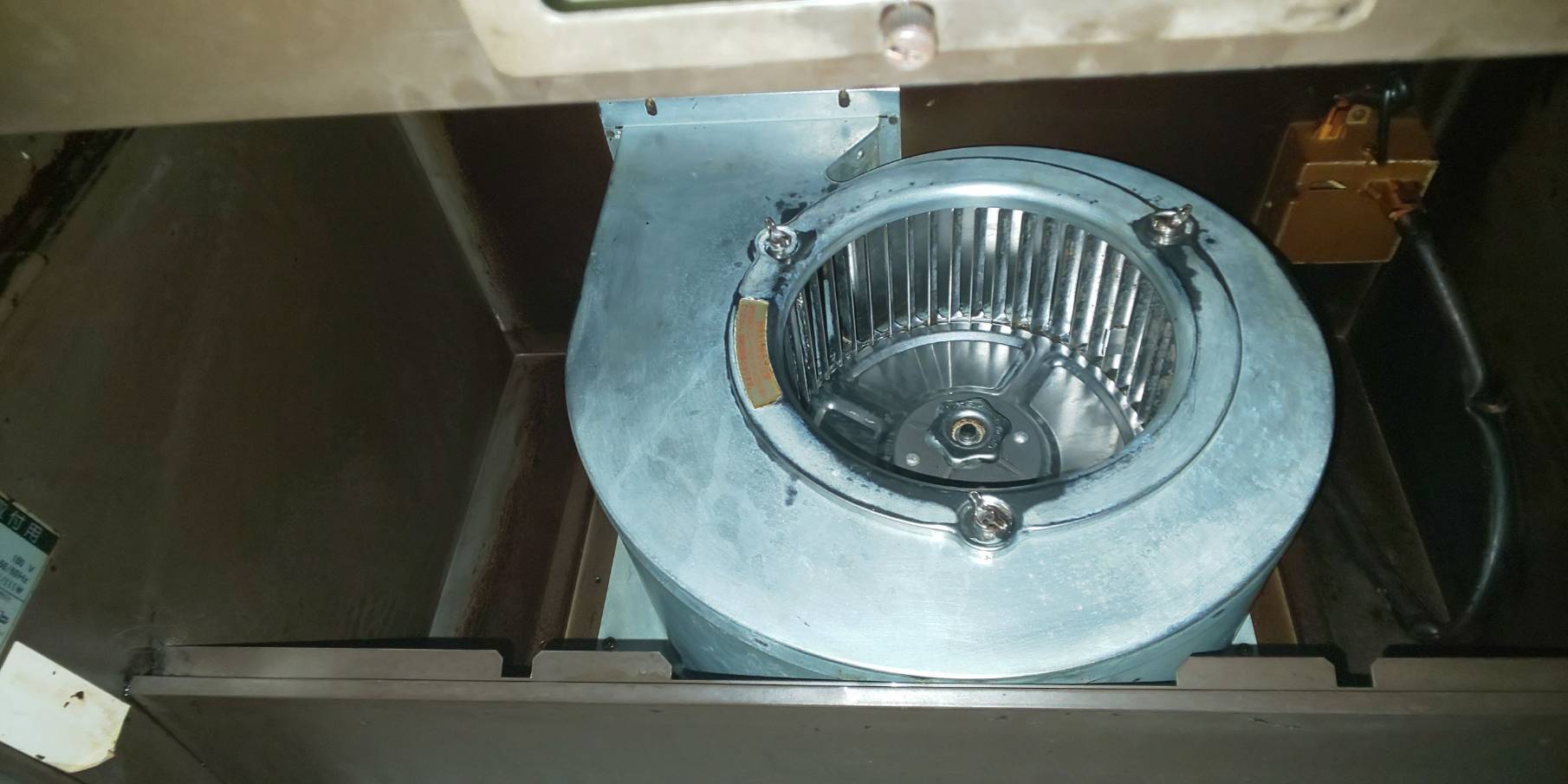 埼玉県越谷市のレンジフードクリーニングの作業後1