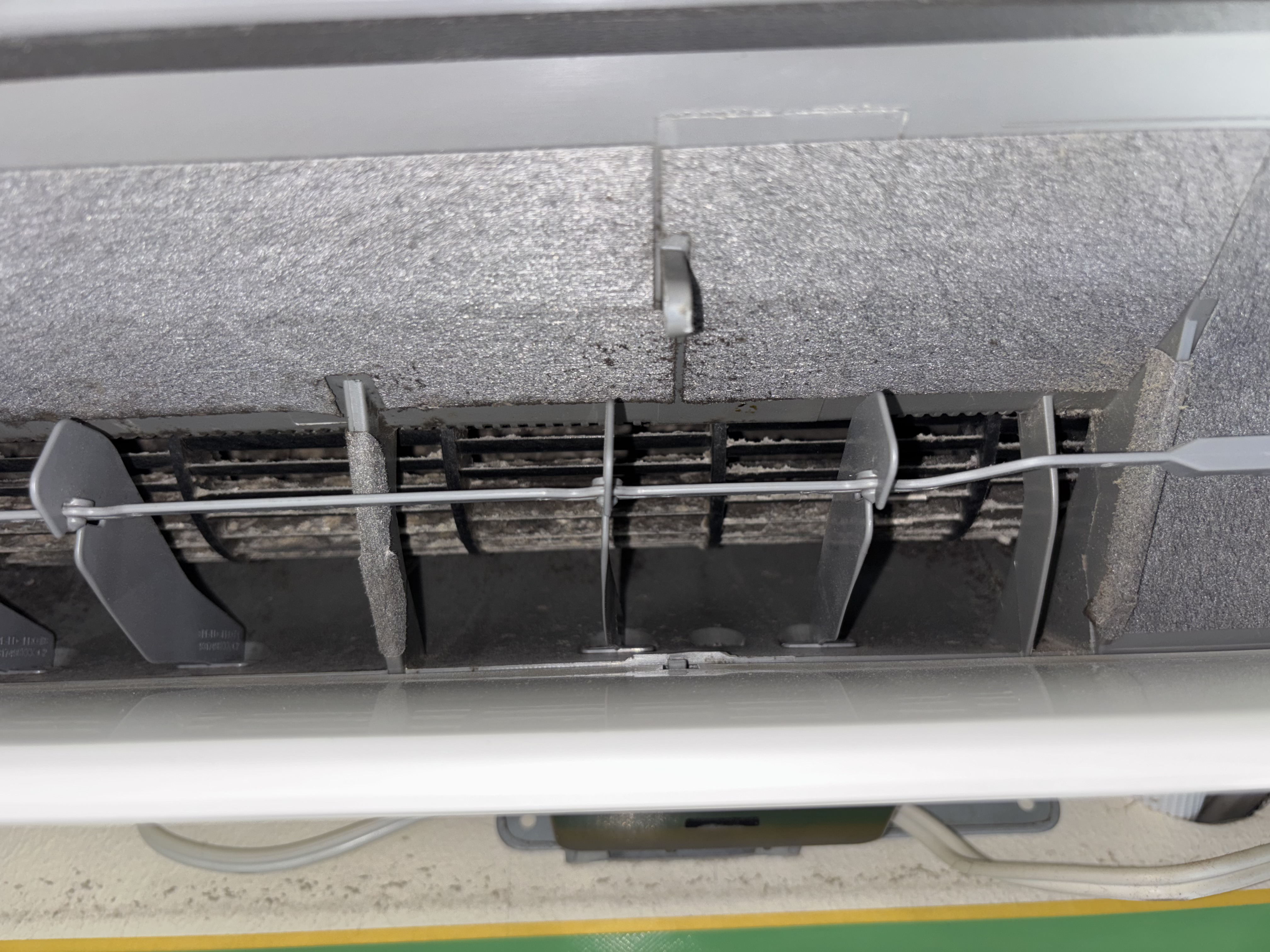 埼玉県さいたま市南区のお掃除機能付きエアコンの作業前2