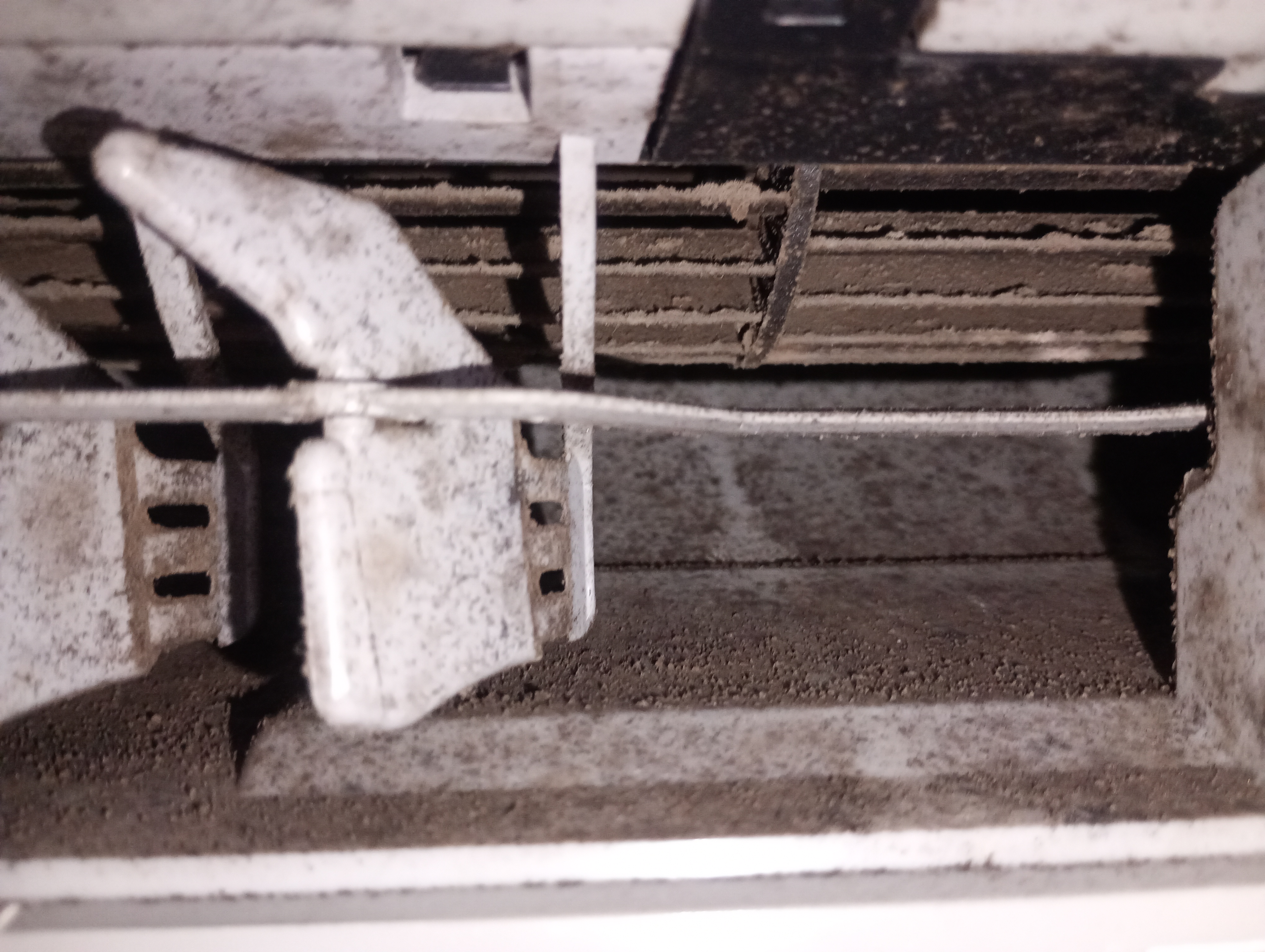 千葉県千葉市稲毛区小仲台のお掃除機能付きエアコンの作業前1