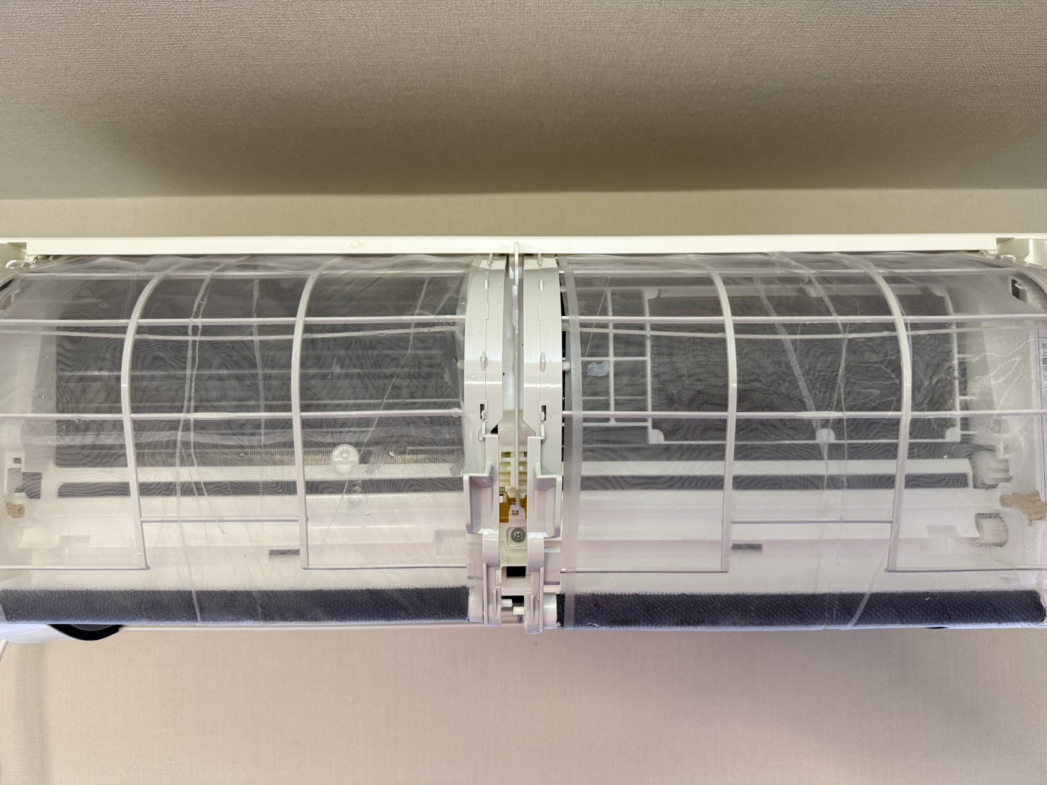 東京都荒川区南千住のお掃除機能付きエアコンの作業後1