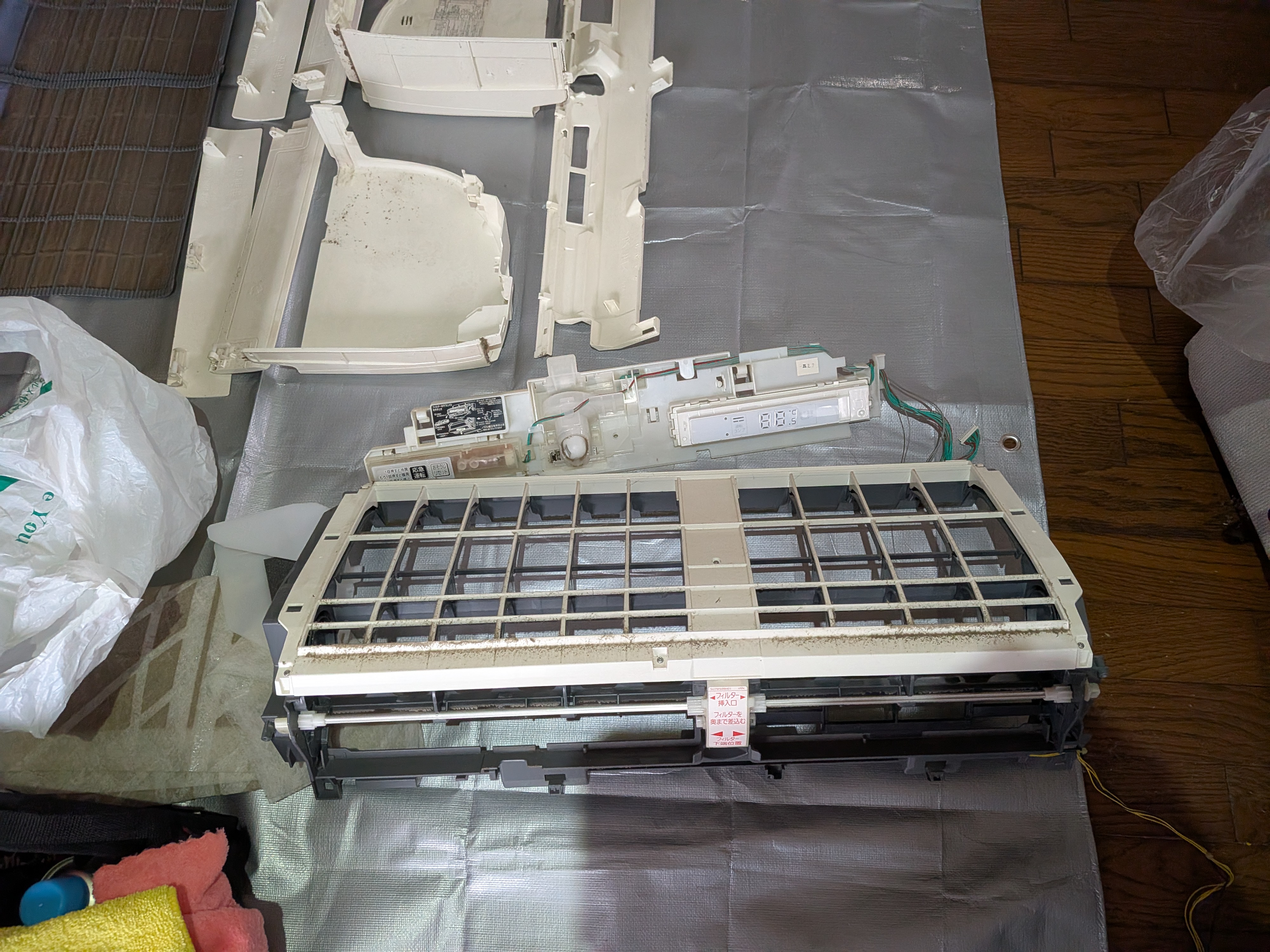 千葉県富津市のお掃除機能付きエアコンの作業前2