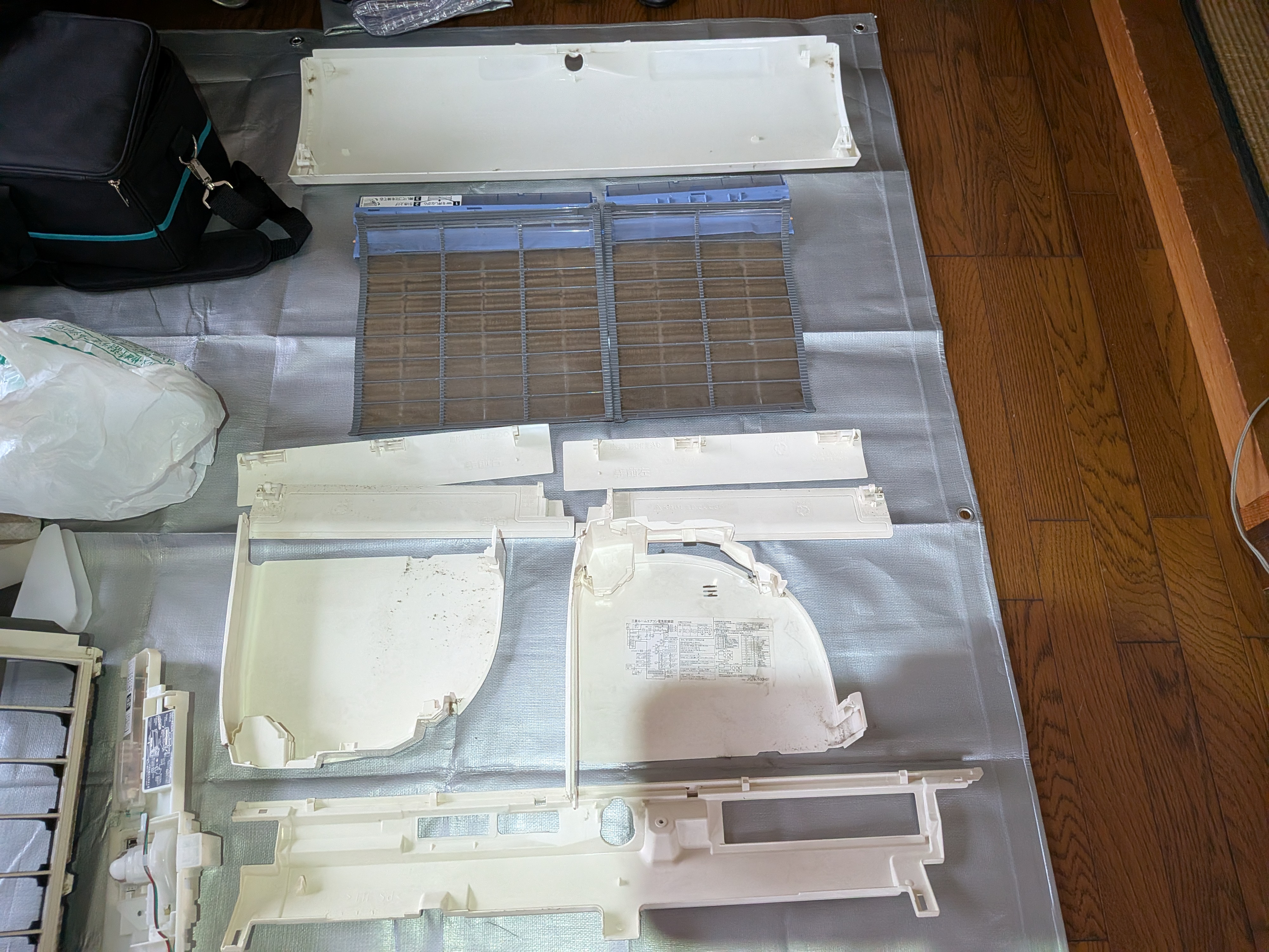 千葉県富津市のお掃除機能付きエアコンの作業前3
