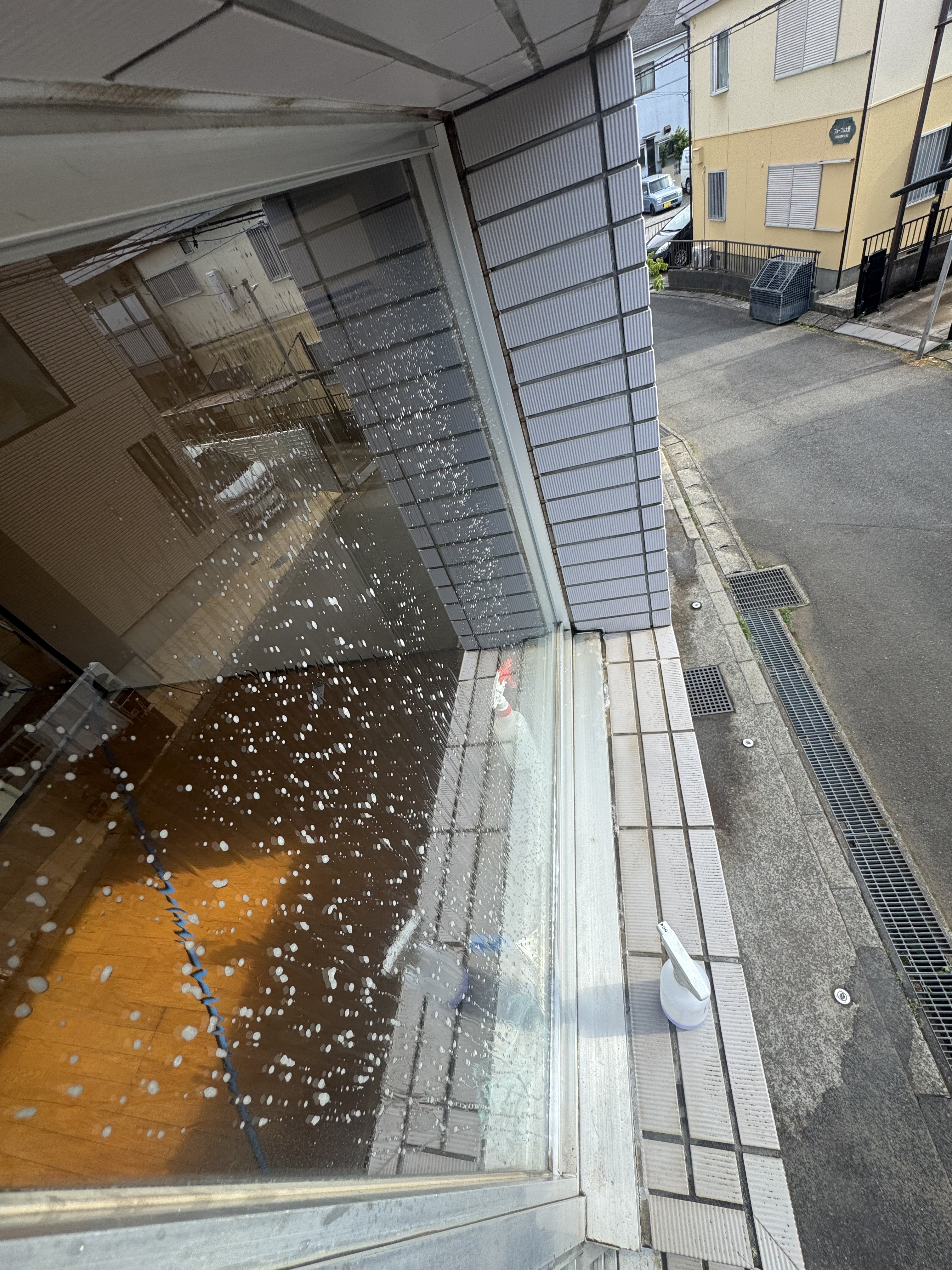 千葉県市川市大野町の窓ガラス・サッシクリーニングの作業前1