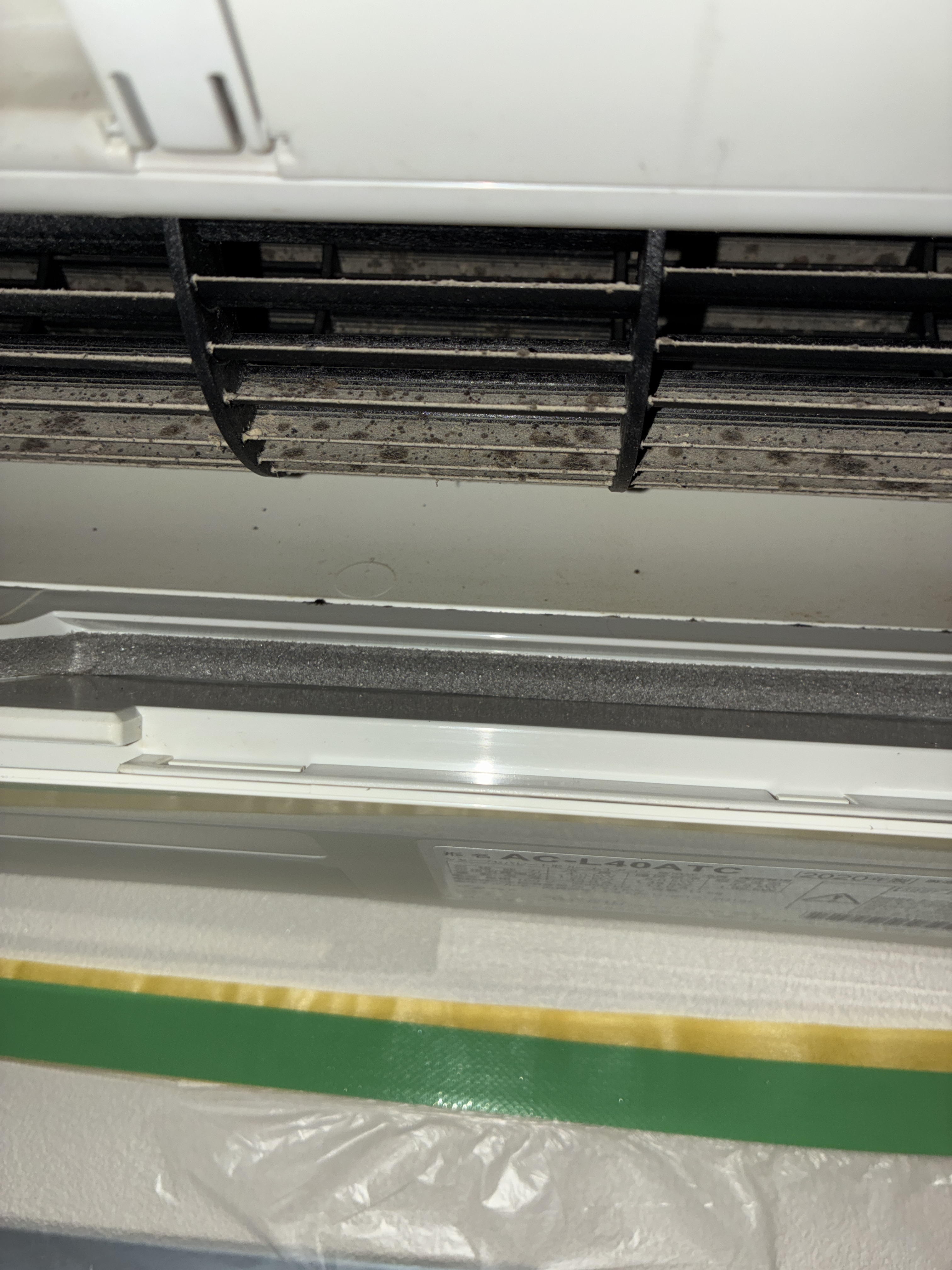 大阪府大阪市中央区東高麗橋の壁掛けエアコンの作業前1