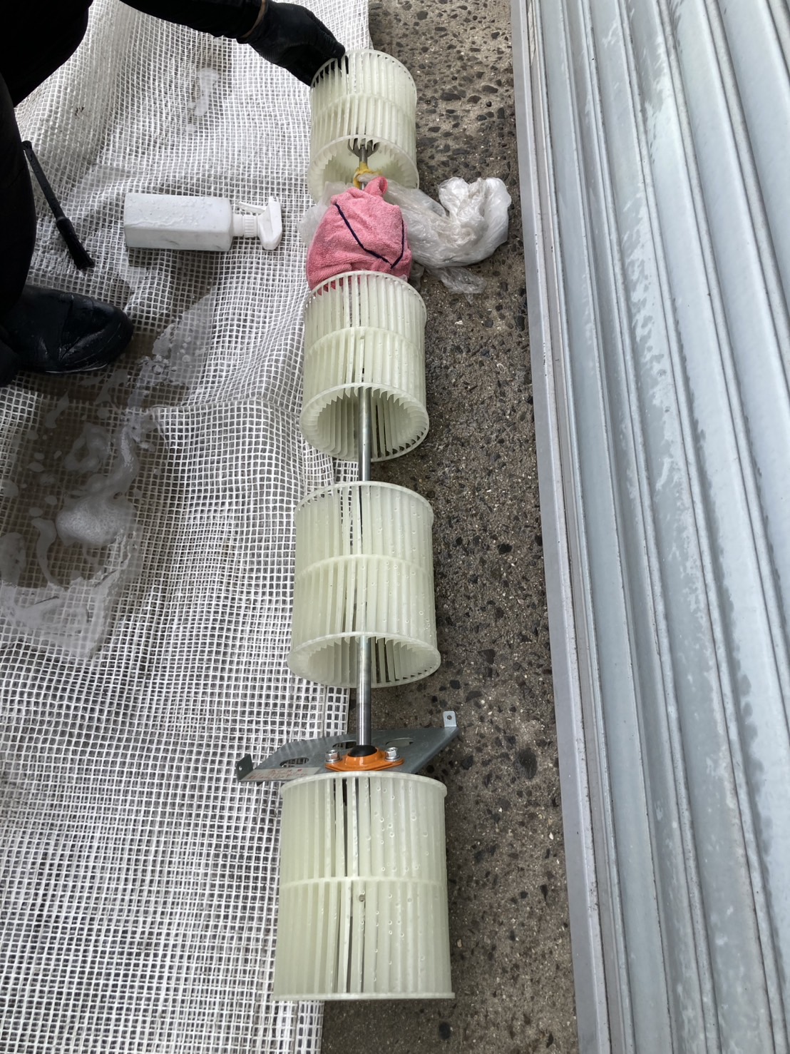 大阪府東大阪市玉串町東の業務用天井吊りエアコンの作業後2