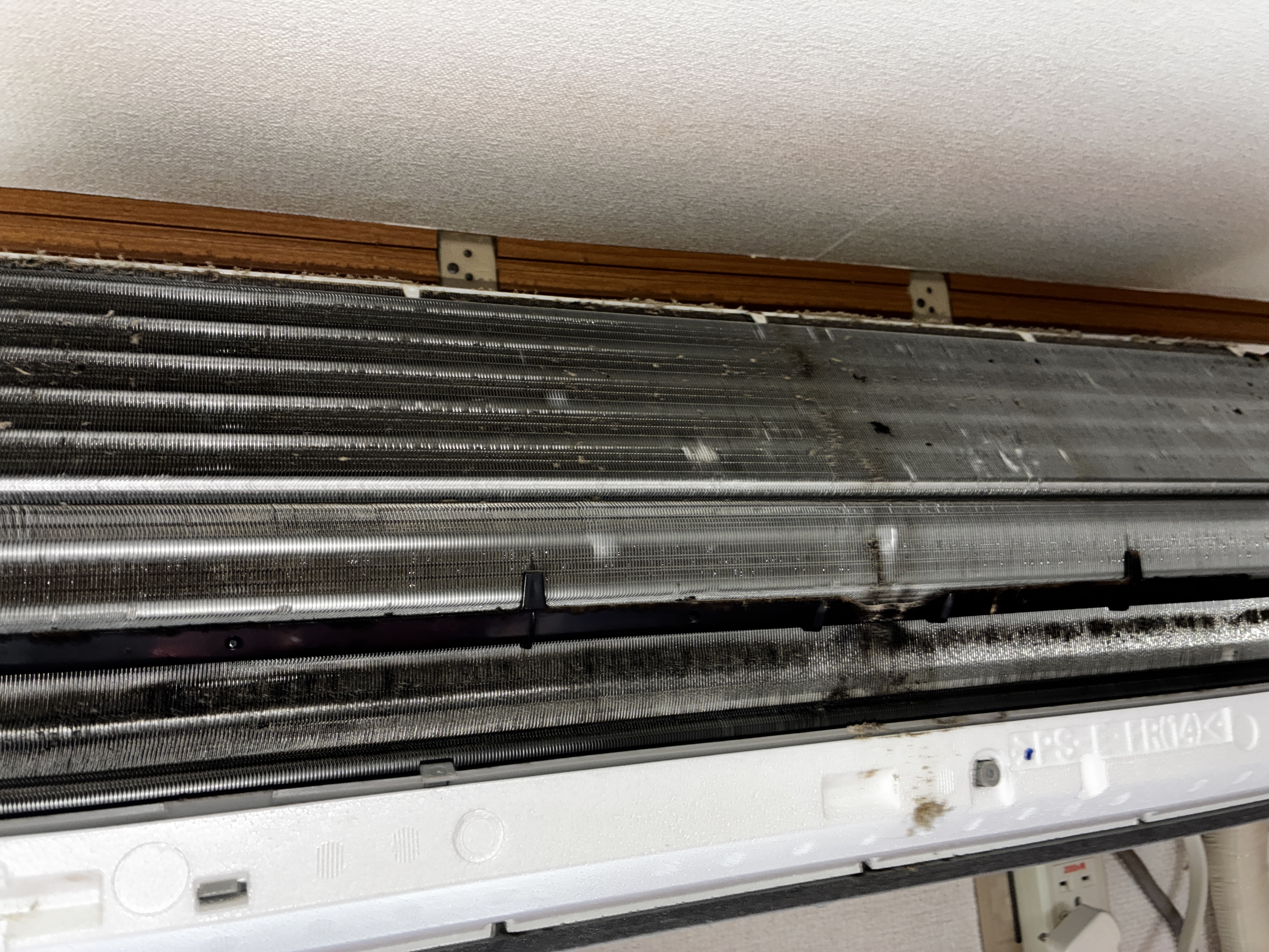 愛知県名古屋市千種区赤坂町のお掃除機能付きエアコンの作業前3