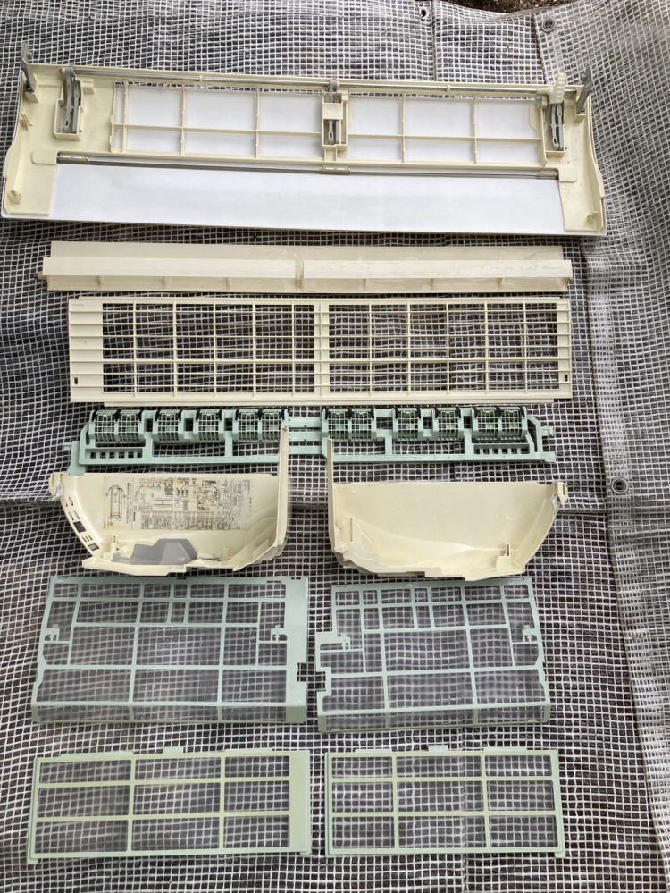 大阪府四條畷市砂のお掃除機能付きエアコンの作業後2