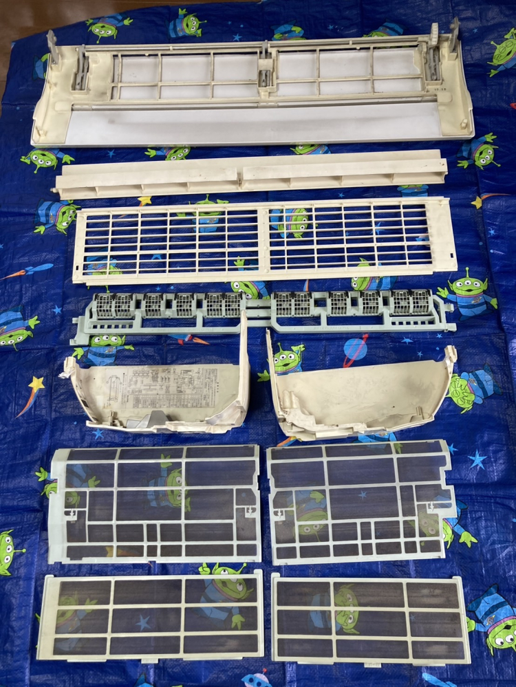 大阪府四條畷市砂のお掃除機能付きエアコンの作業前2