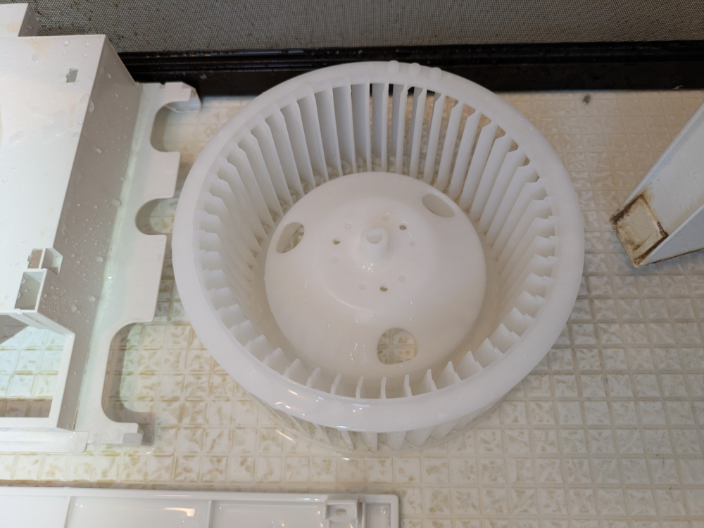 埼玉県白岡市新白岡の浴室・お風呂クリーニングの作業後3