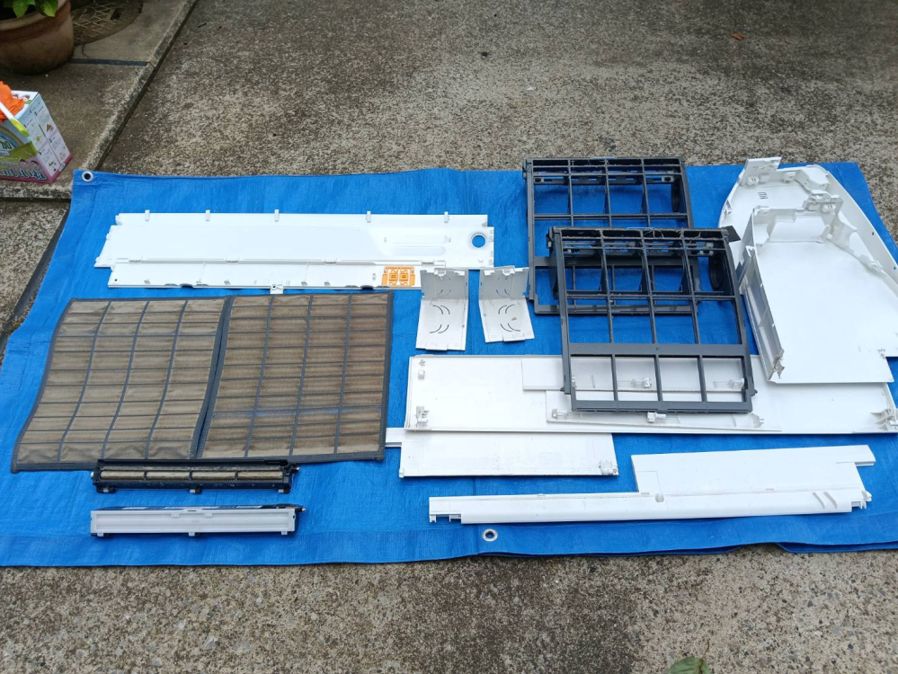 千葉県南房総市白浜のお掃除機能付きエアコンの作業前1