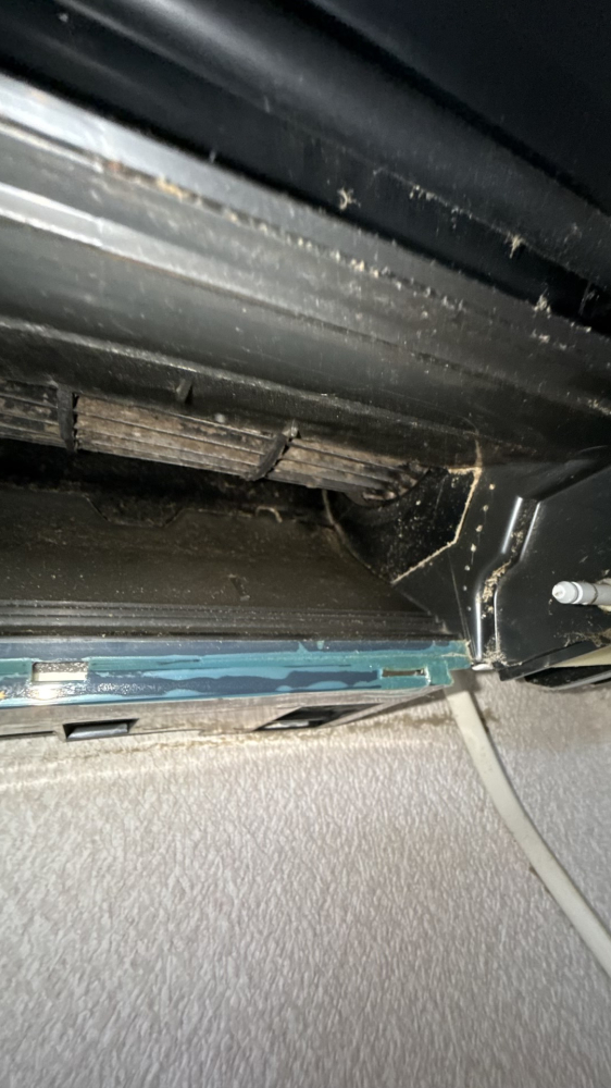 大阪府大阪市旭区のお掃除機能付きエアコンの作業前3