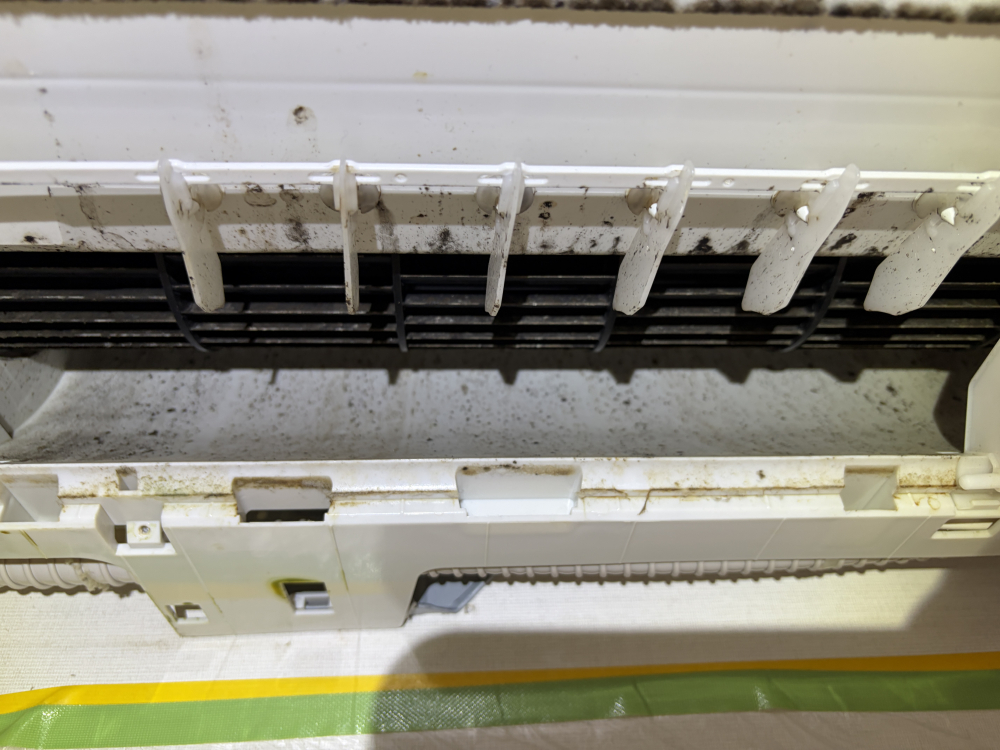 兵庫県宝塚市山本のお掃除機能付きエアコンの作業前1
