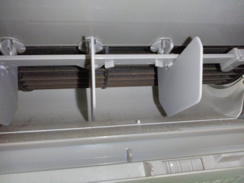 山梨県山梨市のお掃除機能付きエアコンの作業前2