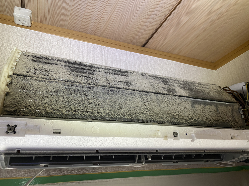 広島県広島市西区のお掃除機能付きエアコンの作業前1
