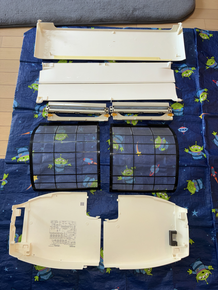 大阪府東大阪市島之内のお掃除機能付きエアコンの作業前2