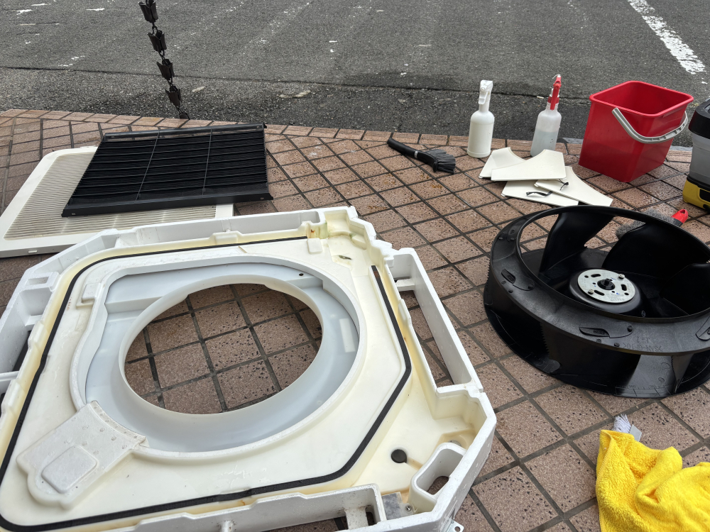 大阪府大阪市西成区岸里の業務用天井埋め込みエアコンの作業後3