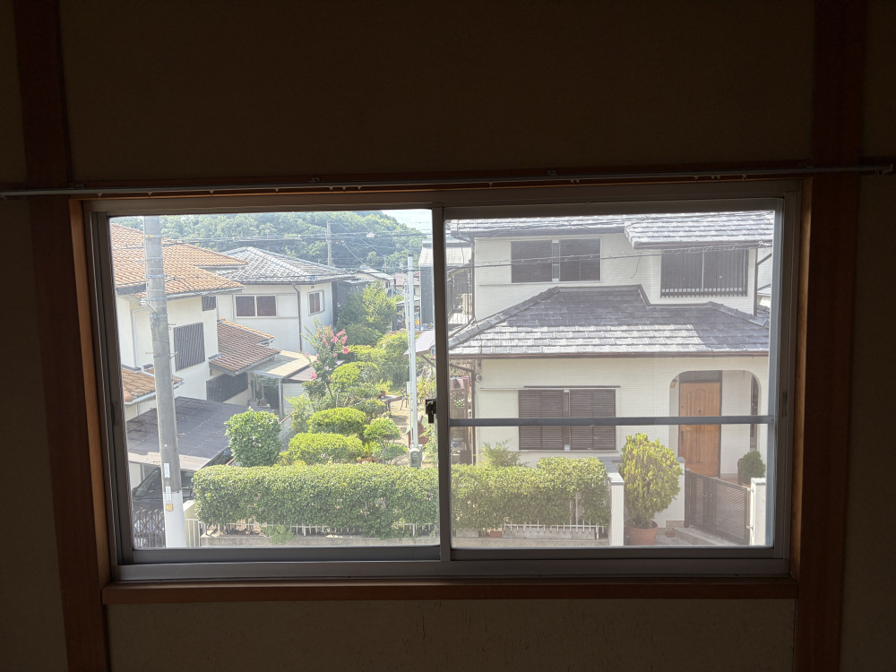 兵庫県川辺郡猪名川町の窓ガラス・サッシクリーニングの作業前1
