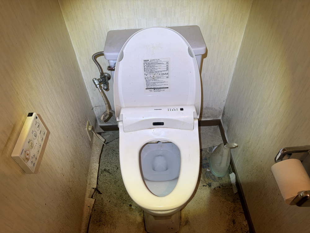 兵庫県川西市清和台西のトイレクリーニングの作業前3